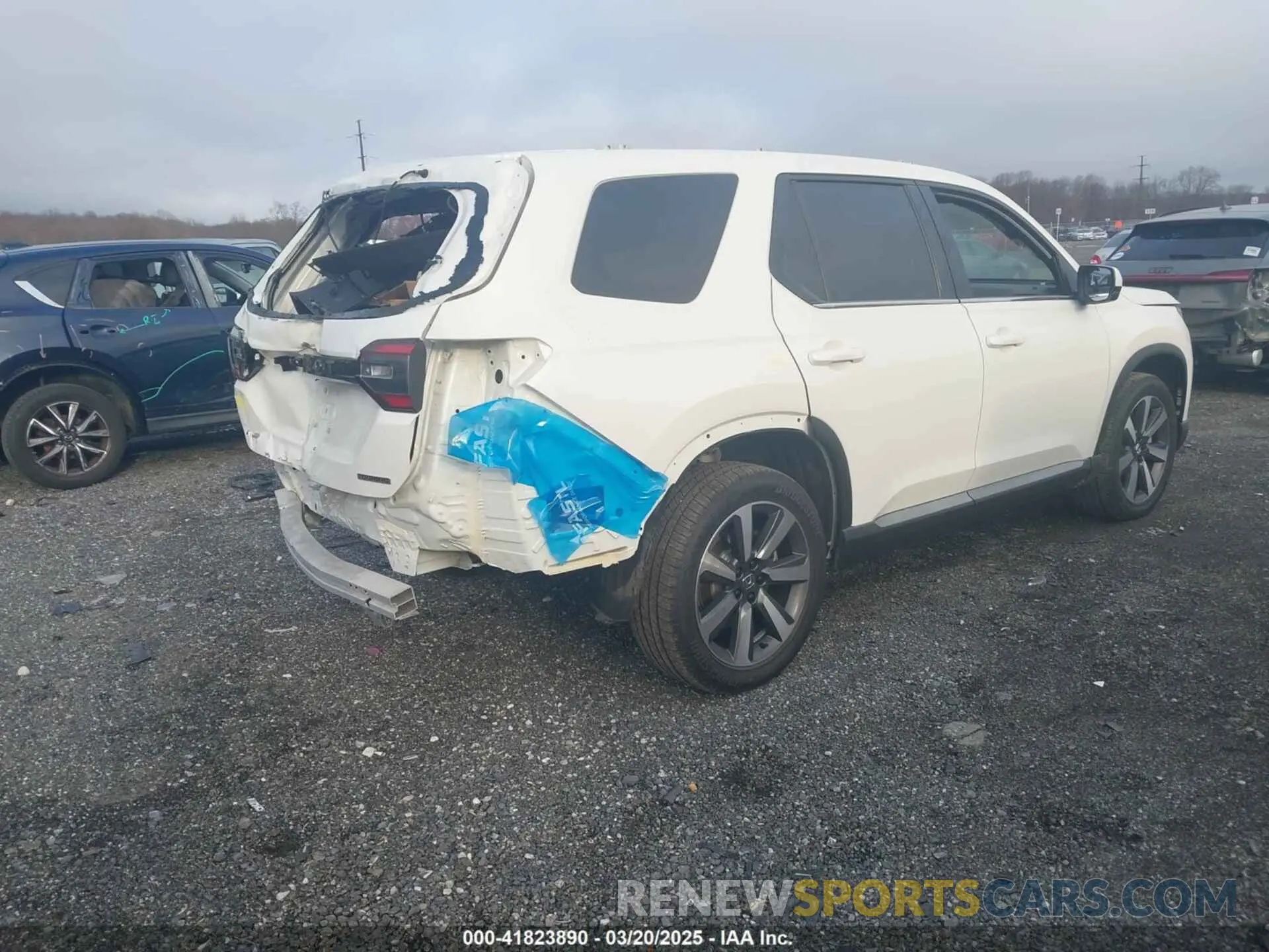 4 Photograph of a damaged car 5FNYG1H76SB014396 HONDA PILOT 2025
