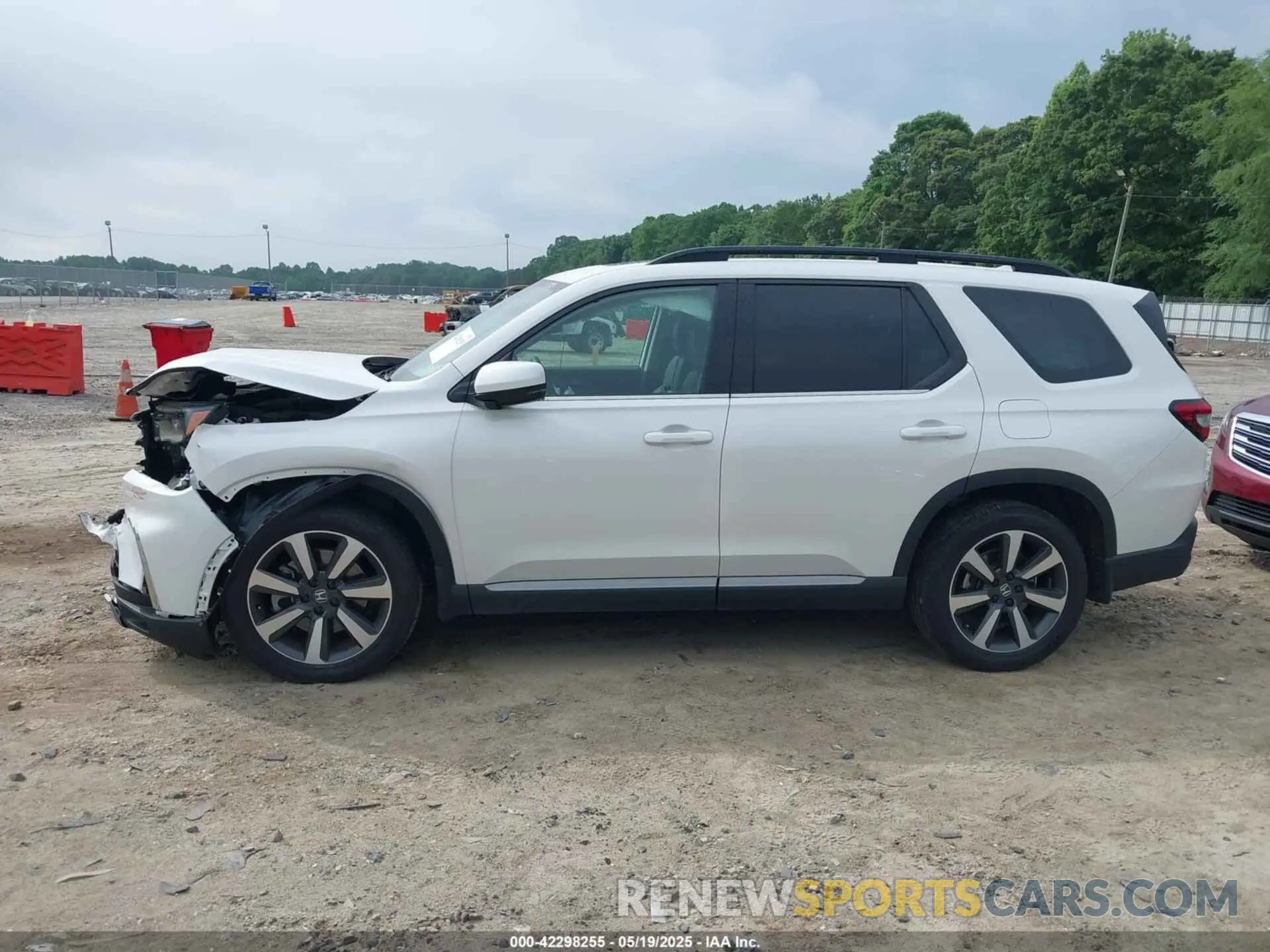 14 Photograph of a damaged car 5FNYG1H76SB095285 HONDA PILOT 2025
