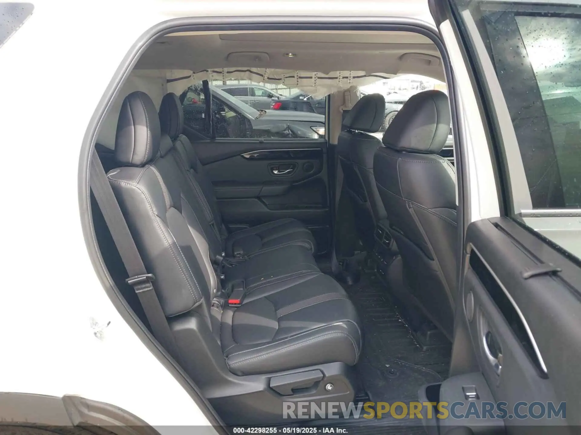 8 Photograph of a damaged car 5FNYG1H76SB095285 HONDA PILOT 2025