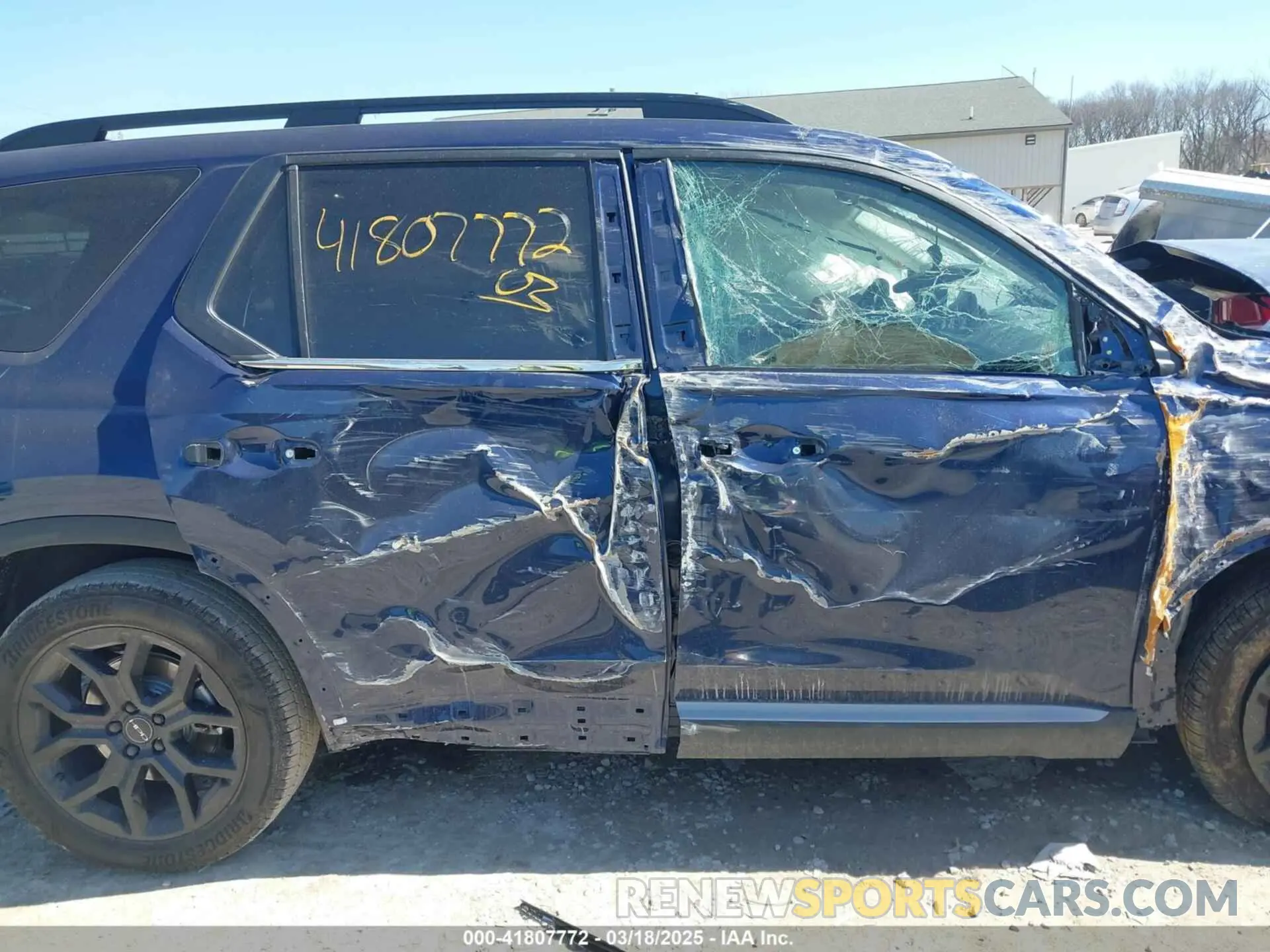 12 Photograph of a damaged car 5FNYG1H77SB091049 HONDA PILOT 2025
