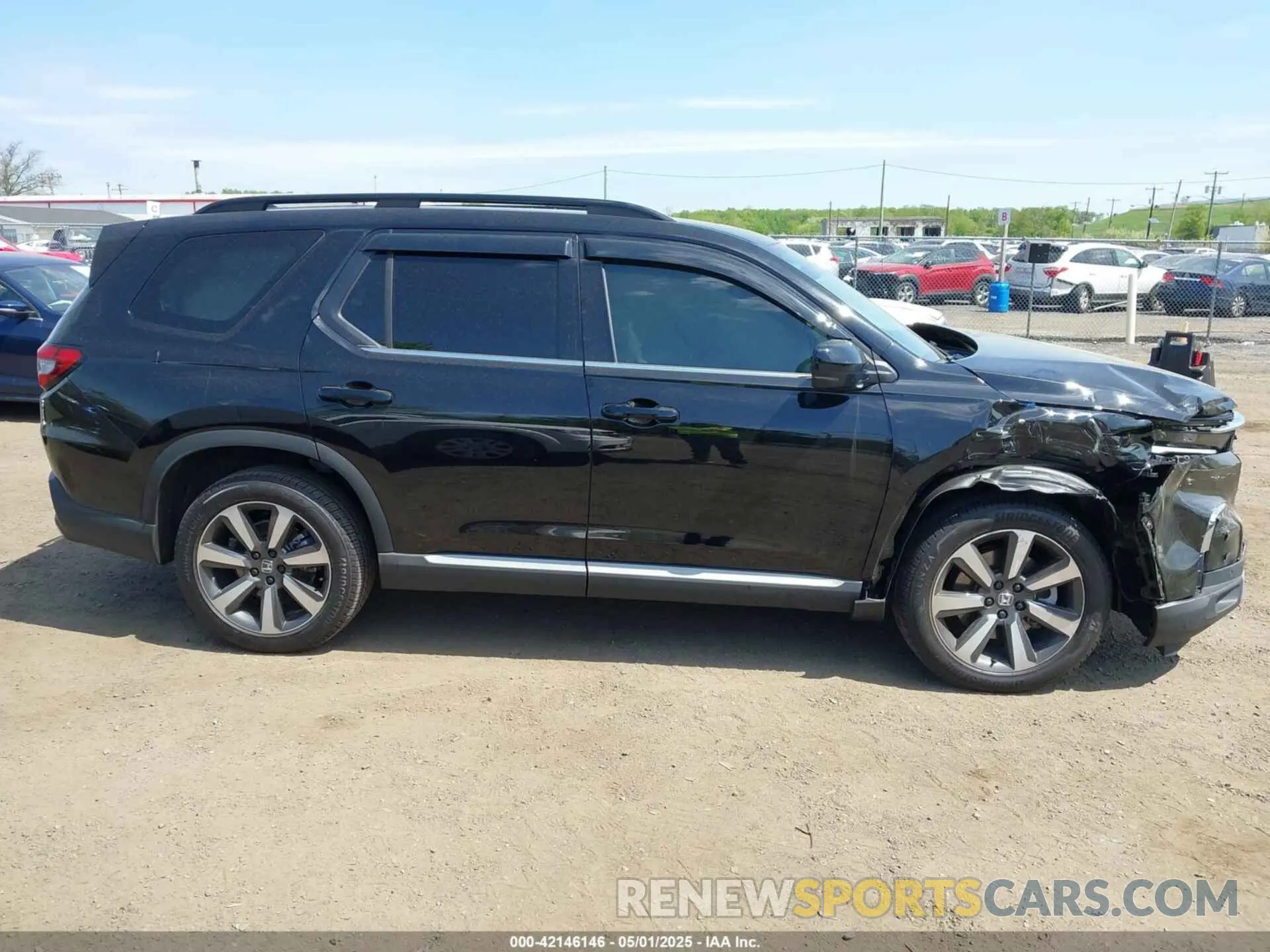 14 Photograph of a damaged car 5FNYG1H78SB076429 HONDA PILOT 2025