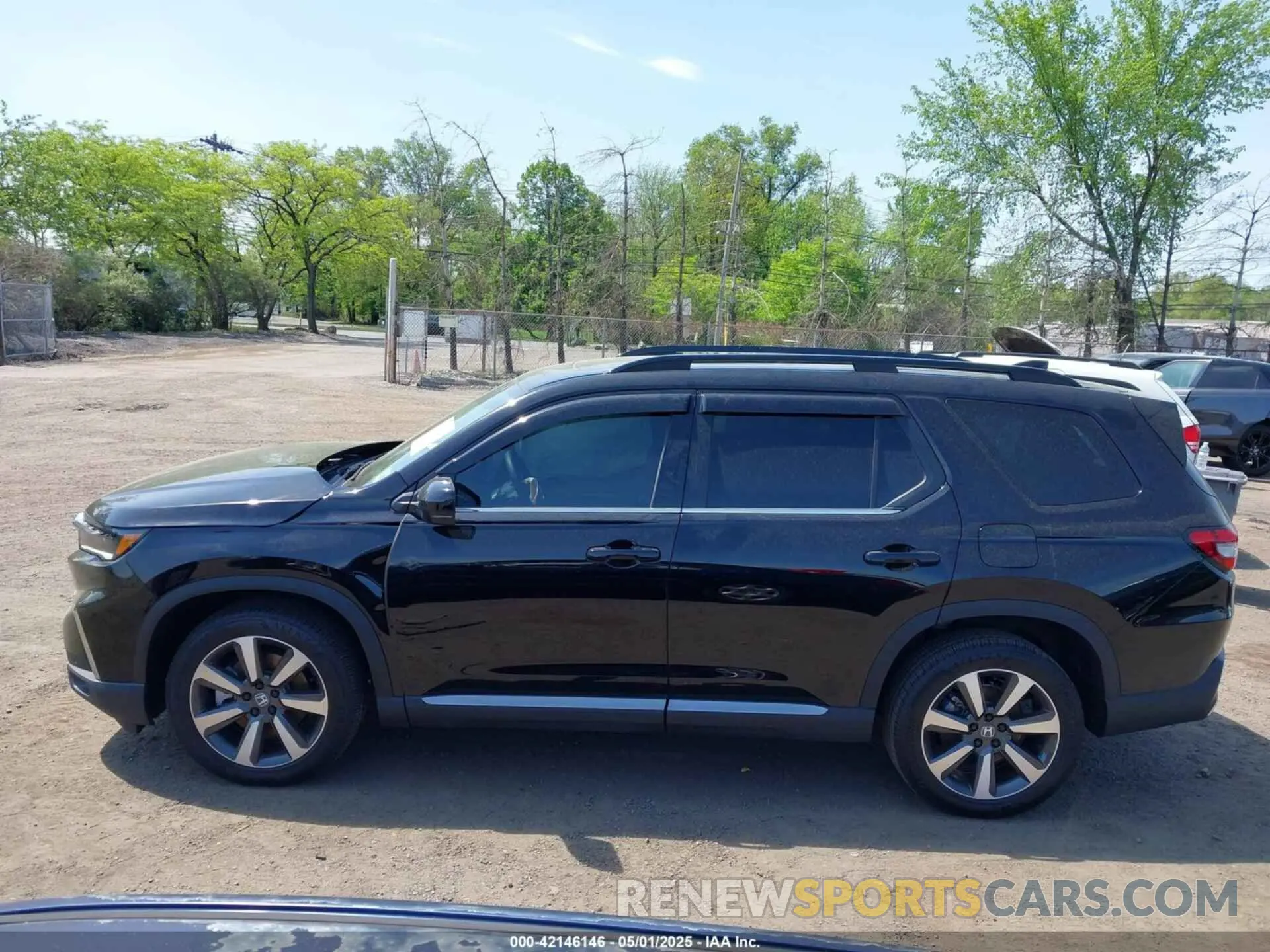 15 Photograph of a damaged car 5FNYG1H78SB076429 HONDA PILOT 2025
