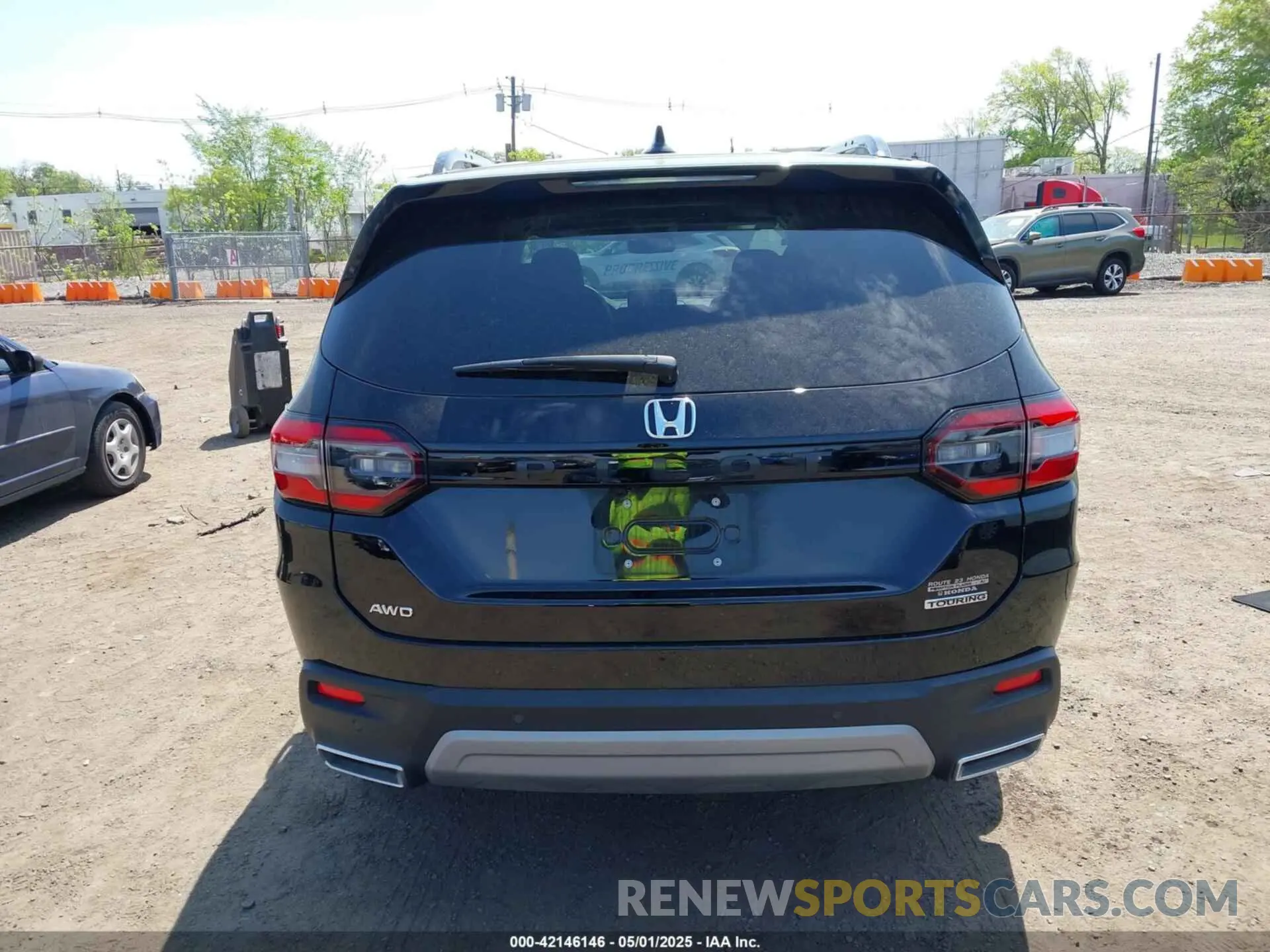 17 Photograph of a damaged car 5FNYG1H78SB076429 HONDA PILOT 2025