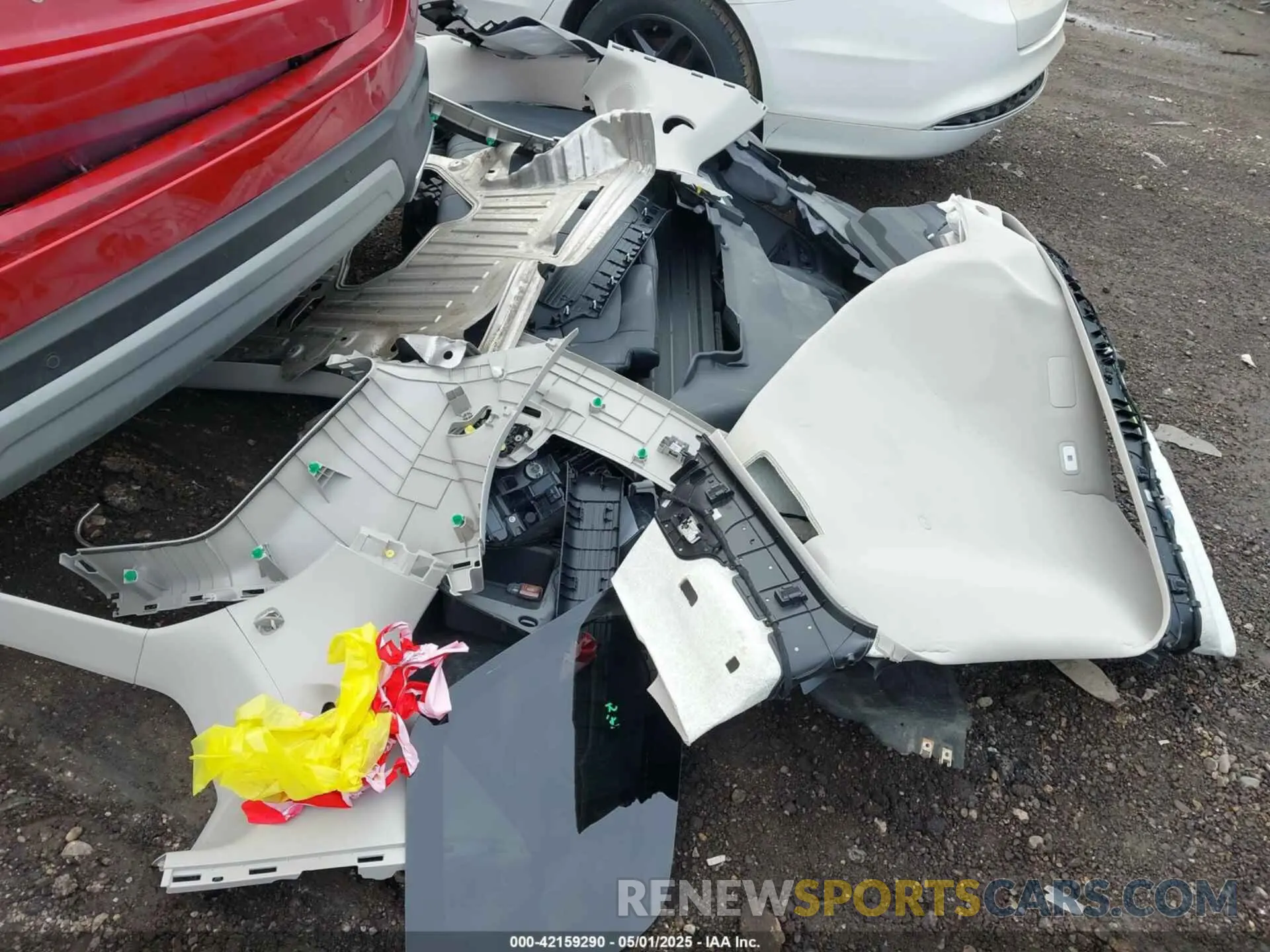 12 Photograph of a damaged car 5FNYG1H82SB053897 HONDA PILOT 2025