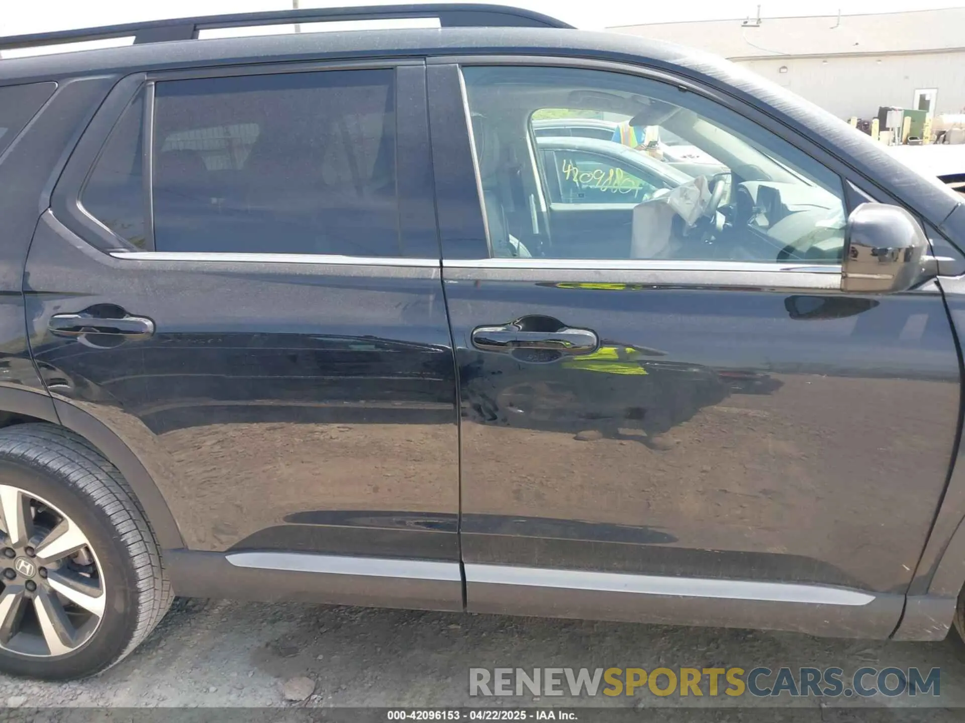 13 Photograph of a damaged car 5FNYG1H82SB094112 HONDA PILOT 2025