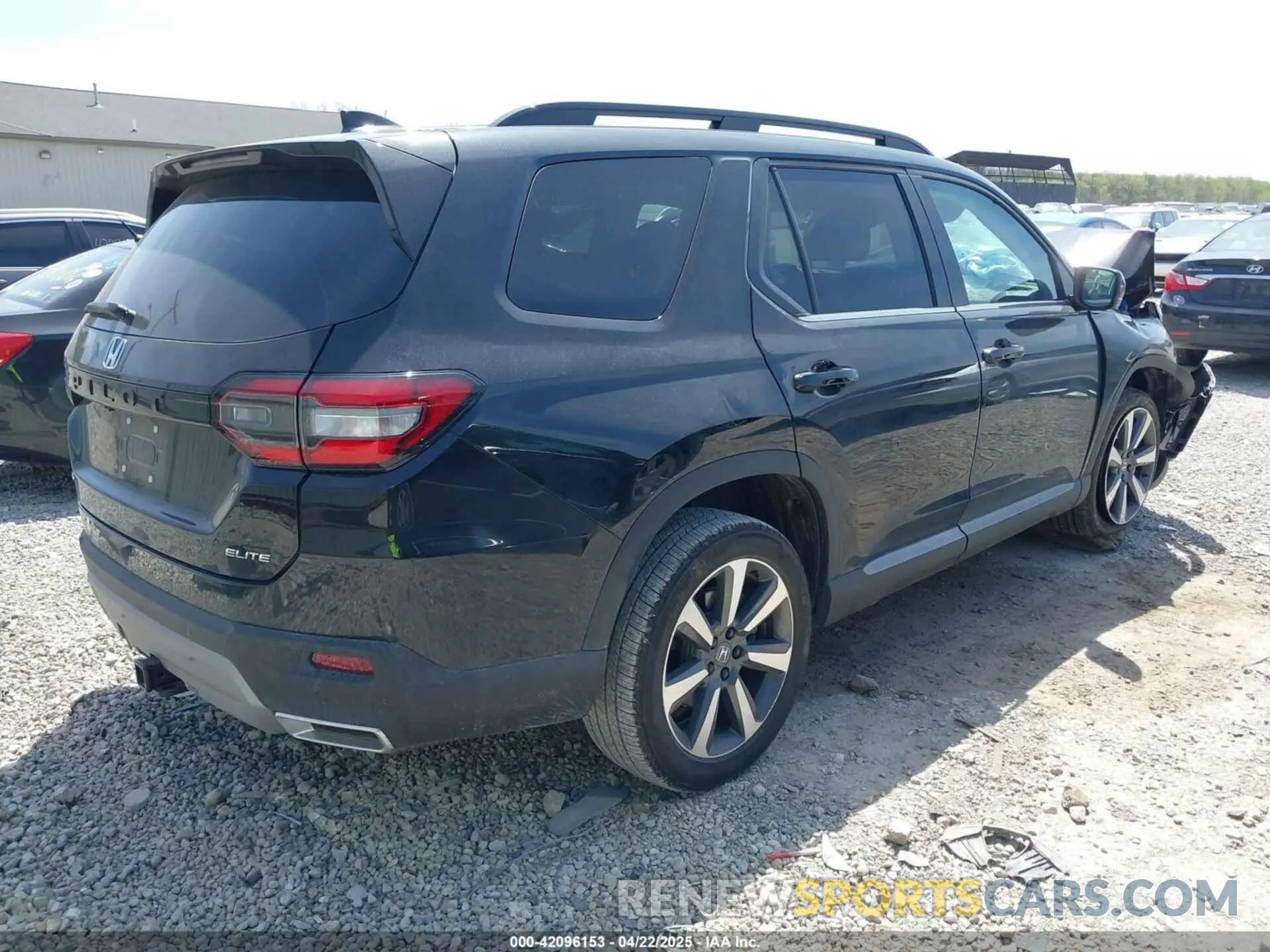 4 Photograph of a damaged car 5FNYG1H82SB094112 HONDA PILOT 2025