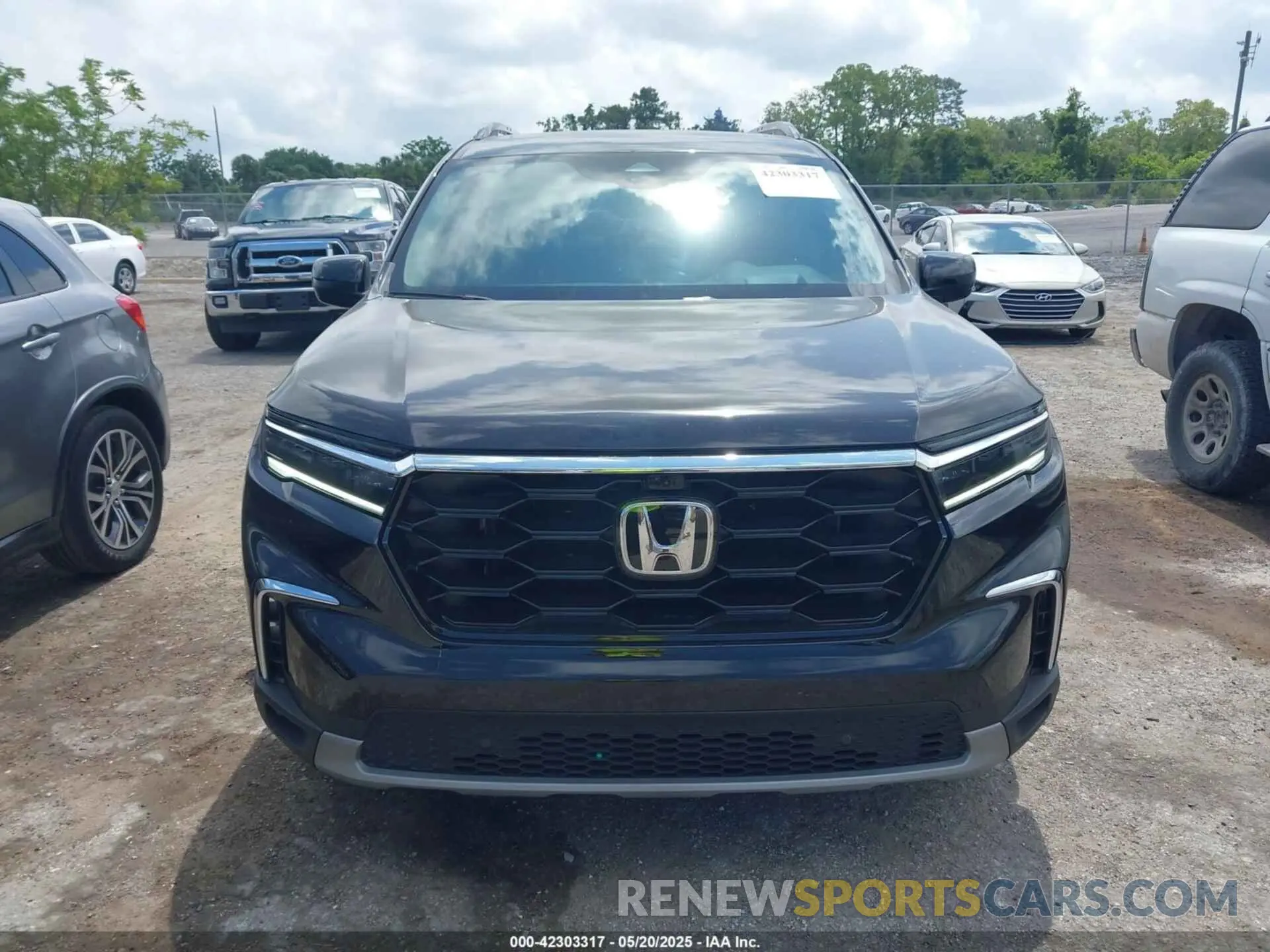 13 Photograph of a damaged car 5FNYG1H83SB039166 HONDA PILOT 2025