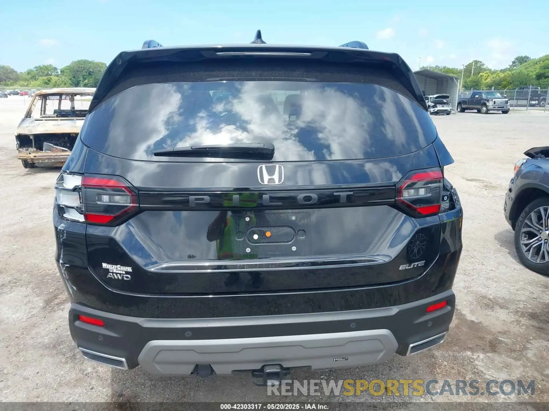 17 Photograph of a damaged car 5FNYG1H83SB039166 HONDA PILOT 2025