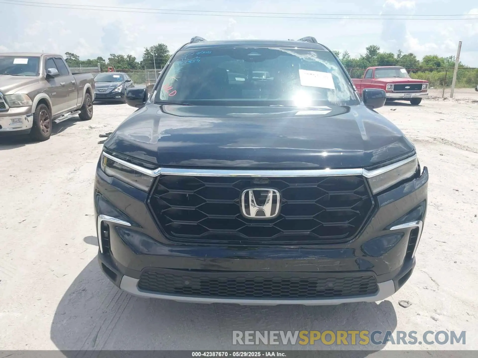 12 Photograph of a damaged car 5FNYG1H84SB118474 HONDA PILOT 2025