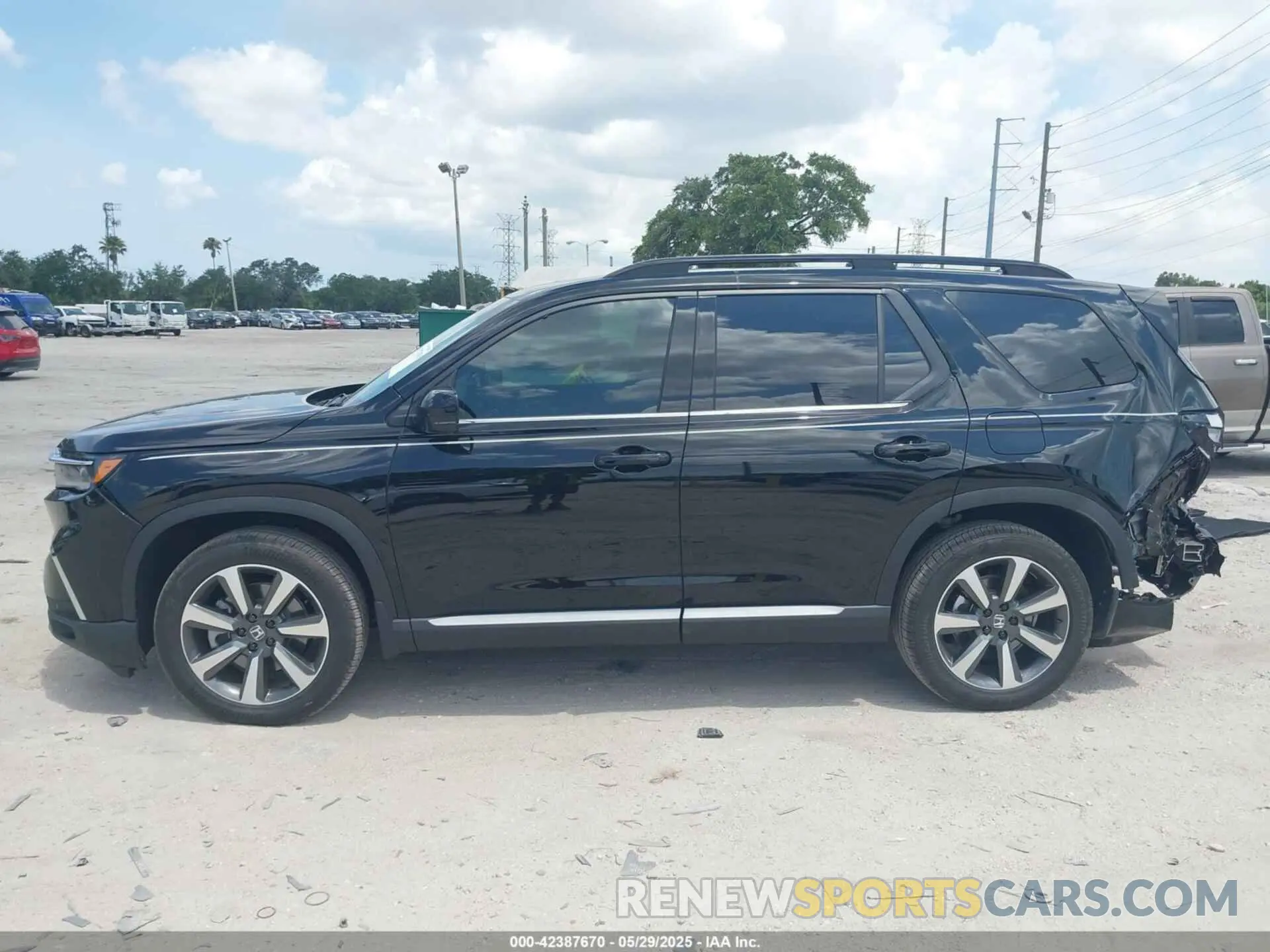 14 Photograph of a damaged car 5FNYG1H84SB118474 HONDA PILOT 2025