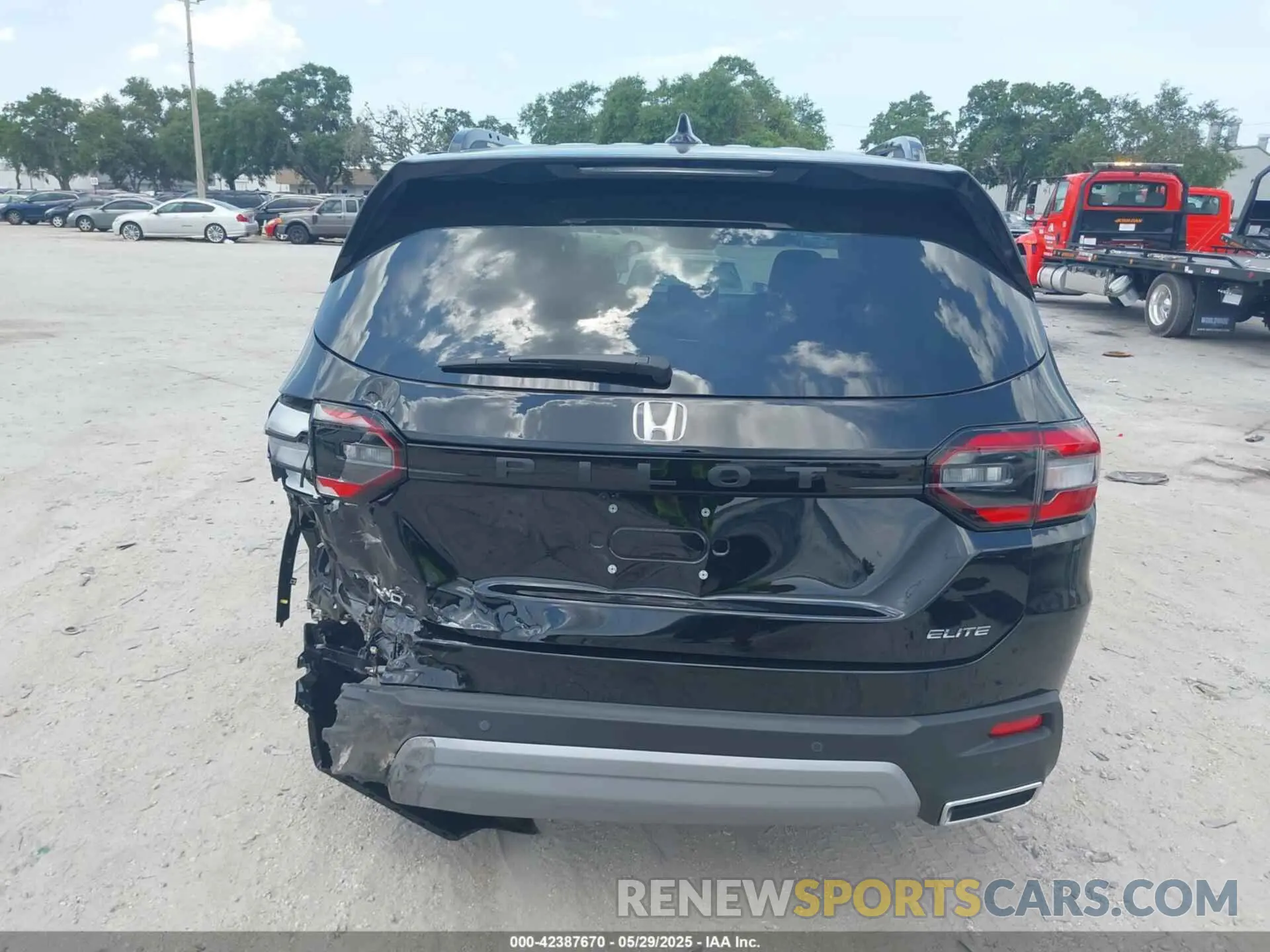 16 Photograph of a damaged car 5FNYG1H84SB118474 HONDA PILOT 2025