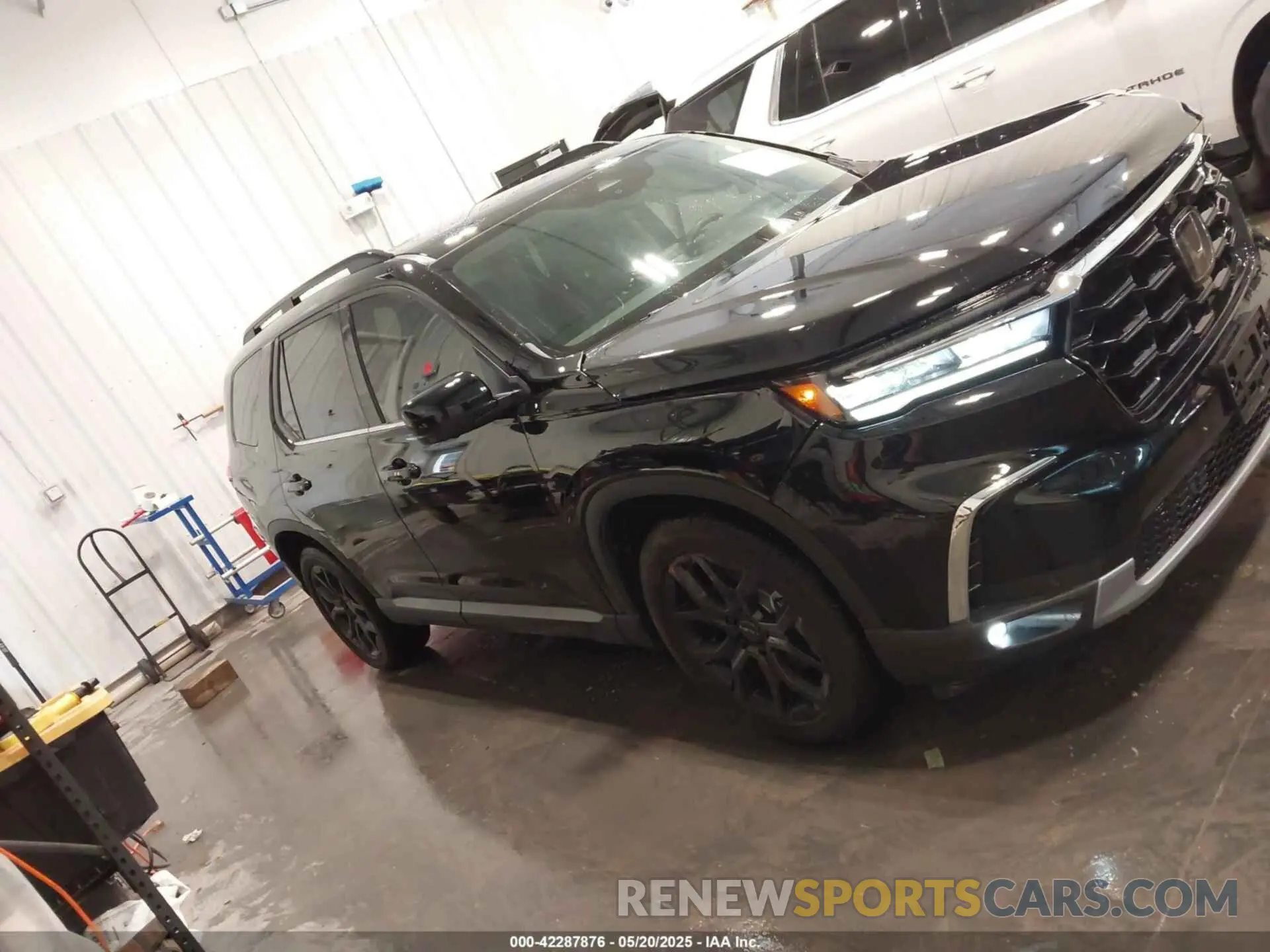 14 Photograph of a damaged car 5FNYG1H85SB046393 HONDA PILOT 2025