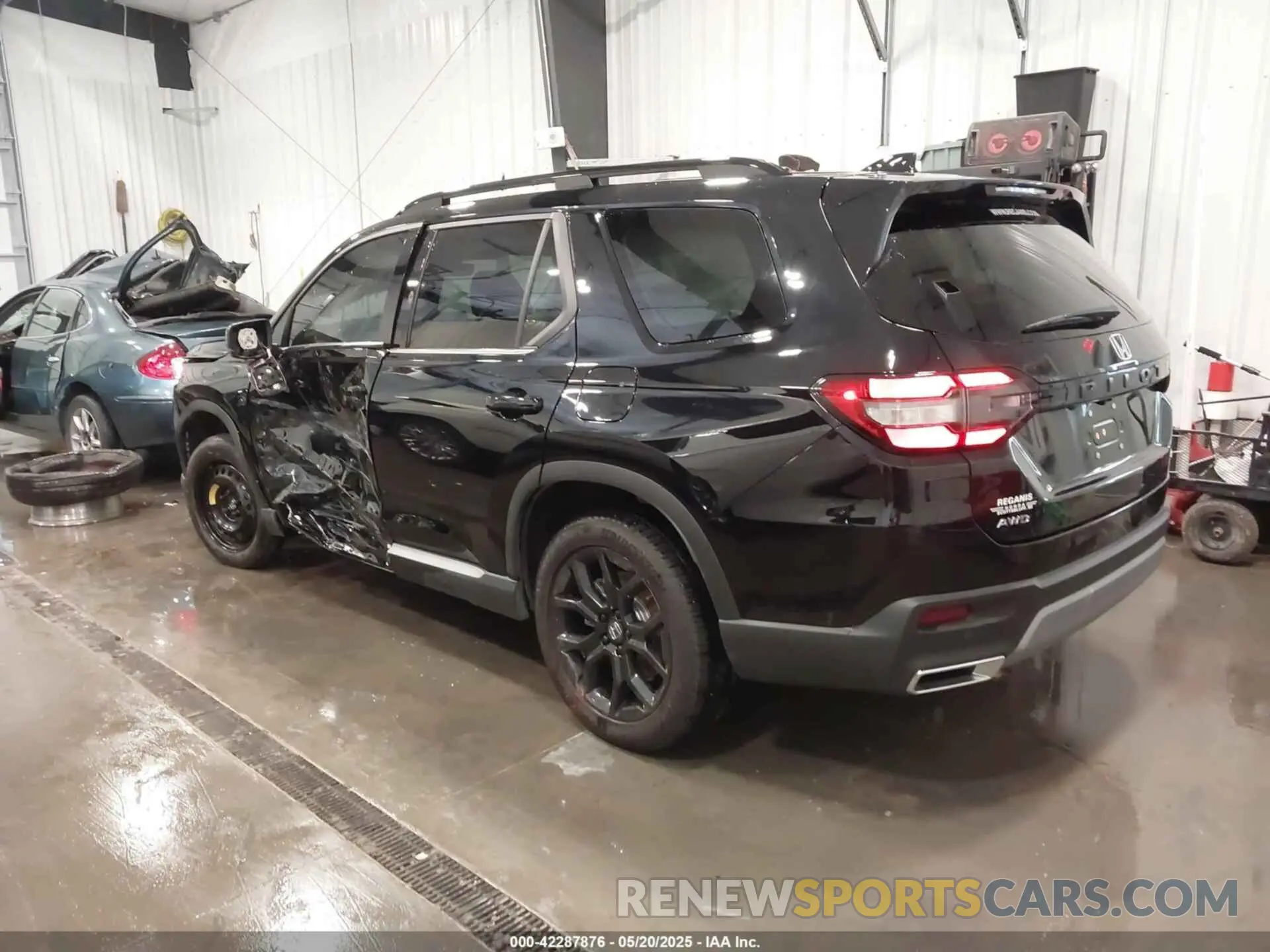 3 Photograph of a damaged car 5FNYG1H85SB046393 HONDA PILOT 2025