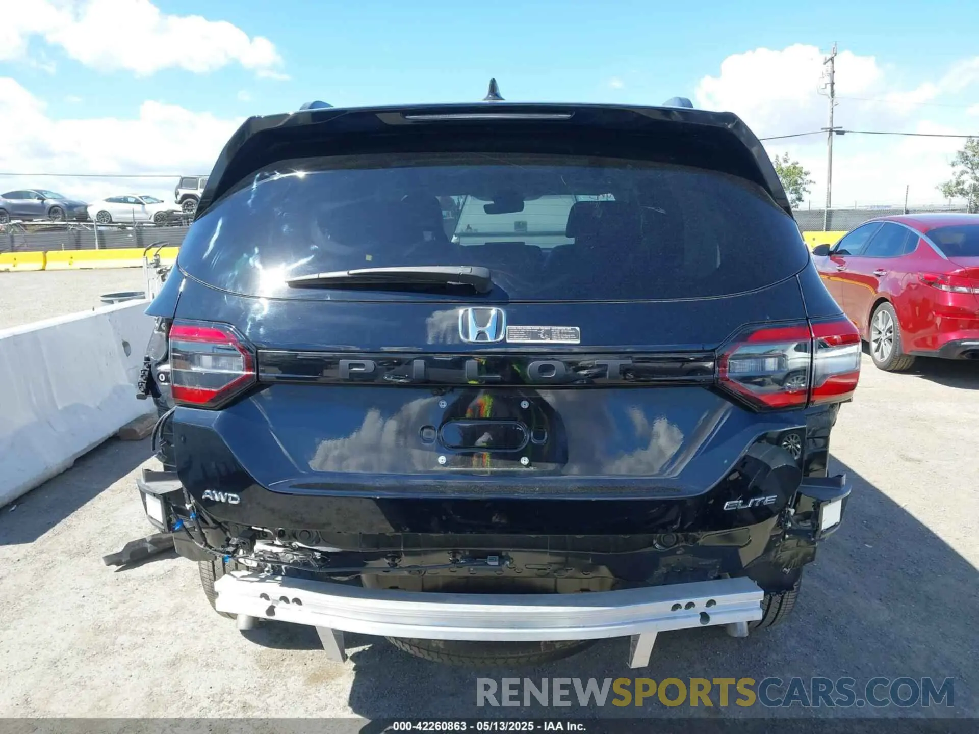17 Photograph of a damaged car 5FNYG1H86SB005190 HONDA PILOT 2025