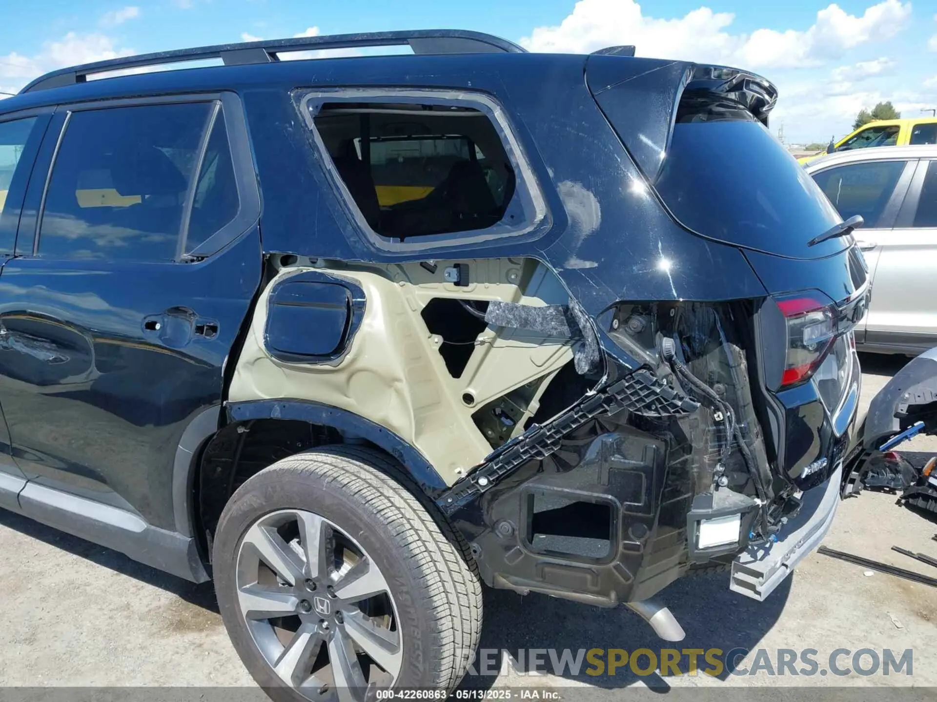 19 Photograph of a damaged car 5FNYG1H86SB005190 HONDA PILOT 2025