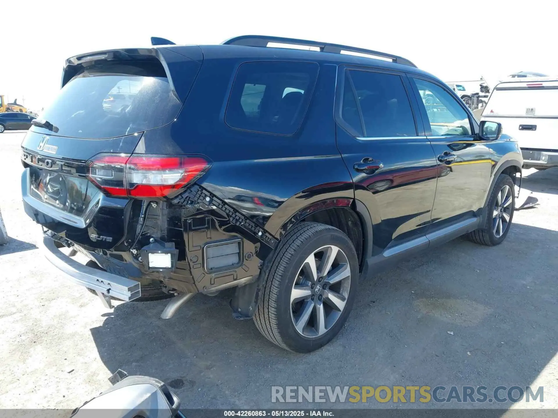 4 Photograph of a damaged car 5FNYG1H86SB005190 HONDA PILOT 2025