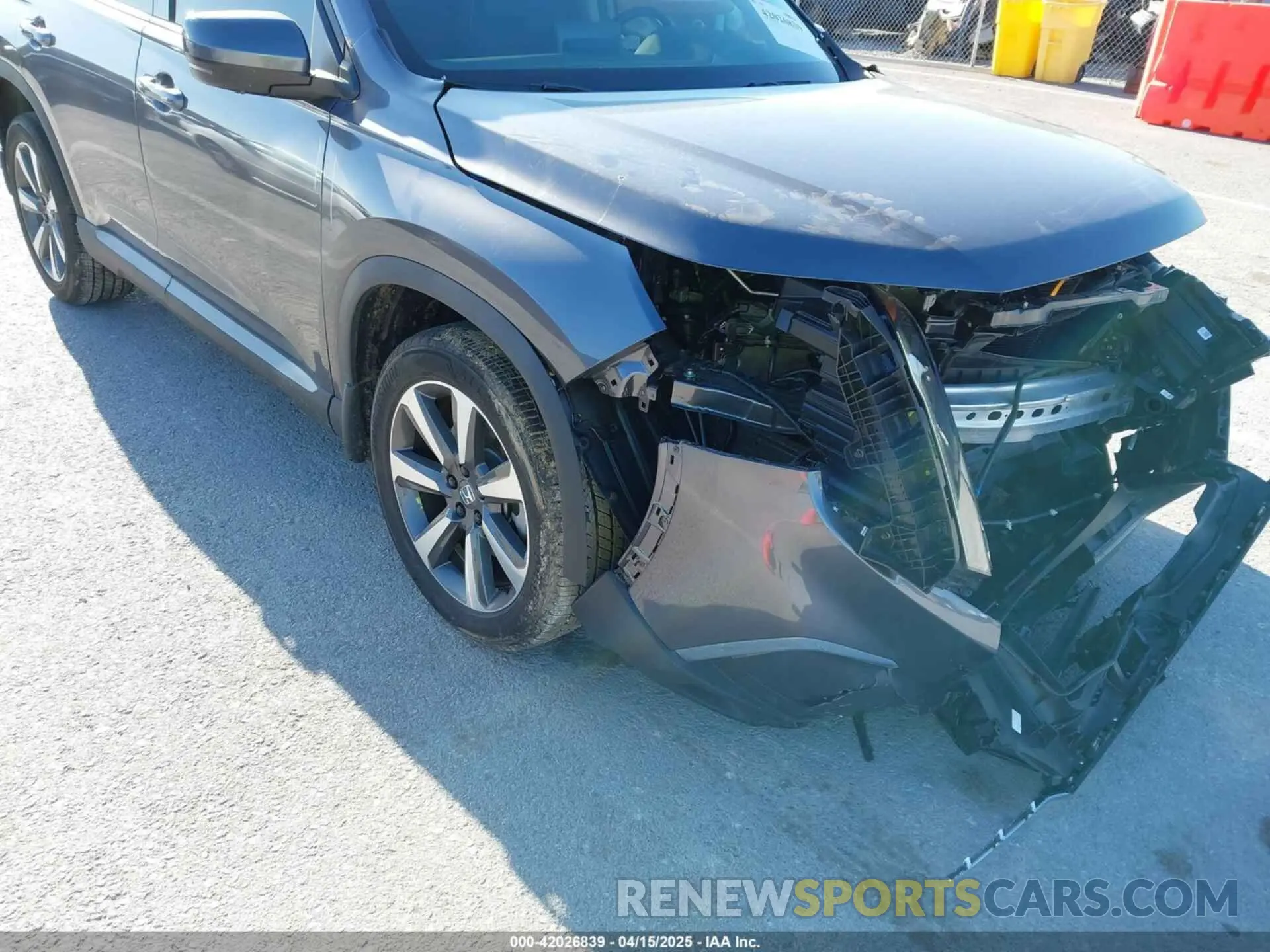 17 Photograph of a damaged car 5FNYG1H86SB043860 HONDA PILOT 2025