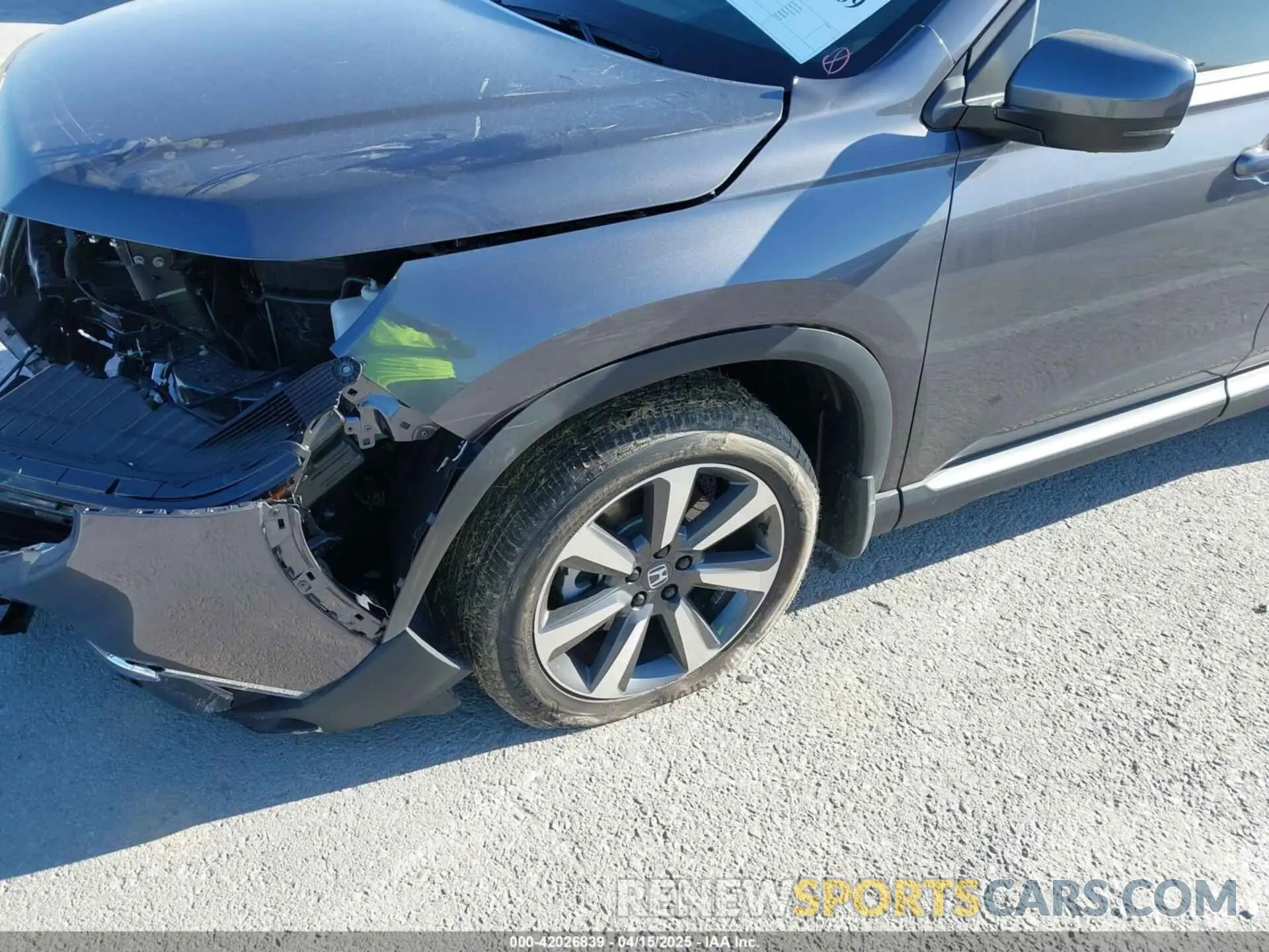 18 Photograph of a damaged car 5FNYG1H86SB043860 HONDA PILOT 2025