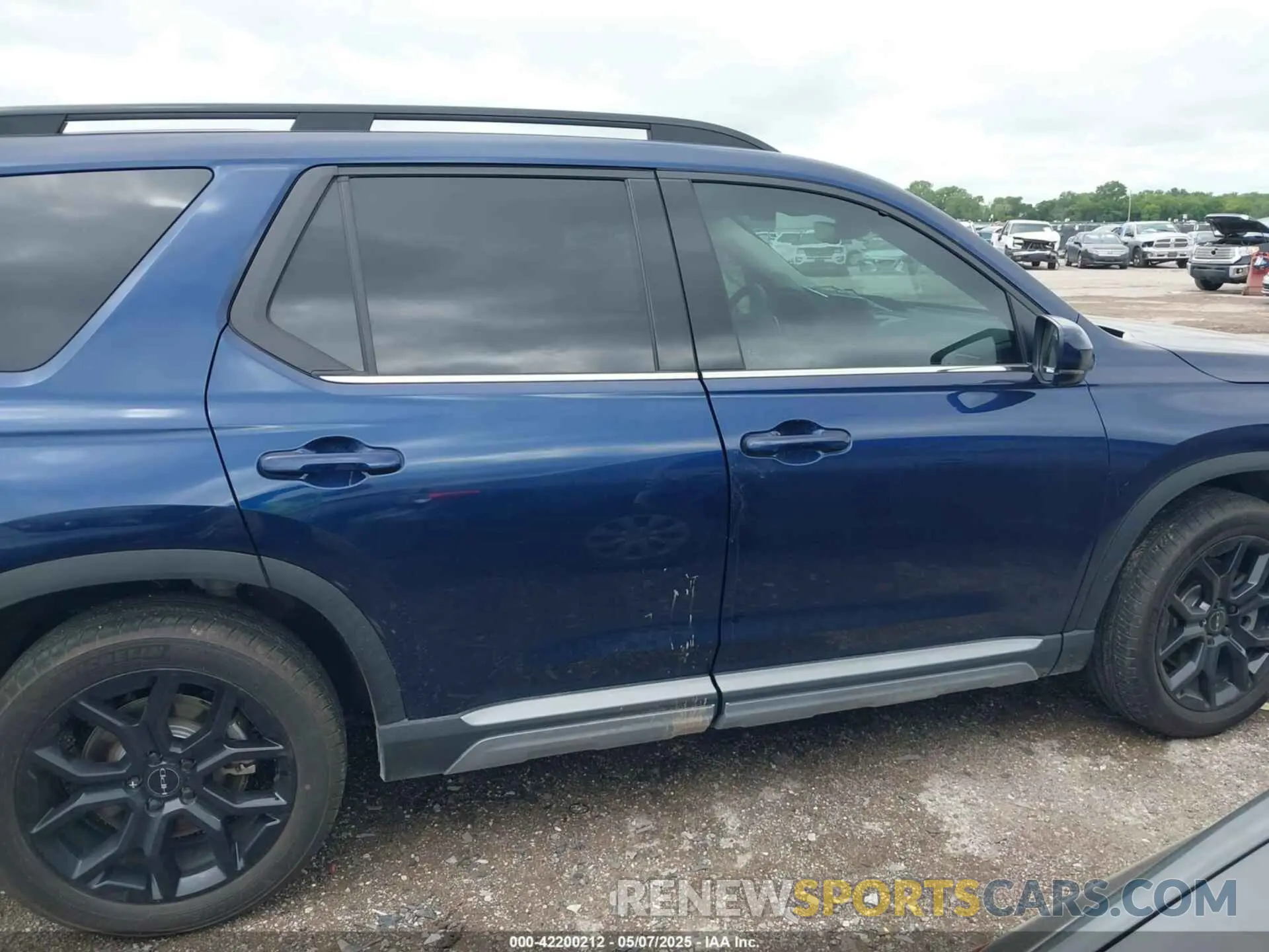 13 Photograph of a damaged car 5FNYG1H87SB025397 HONDA PILOT 2025