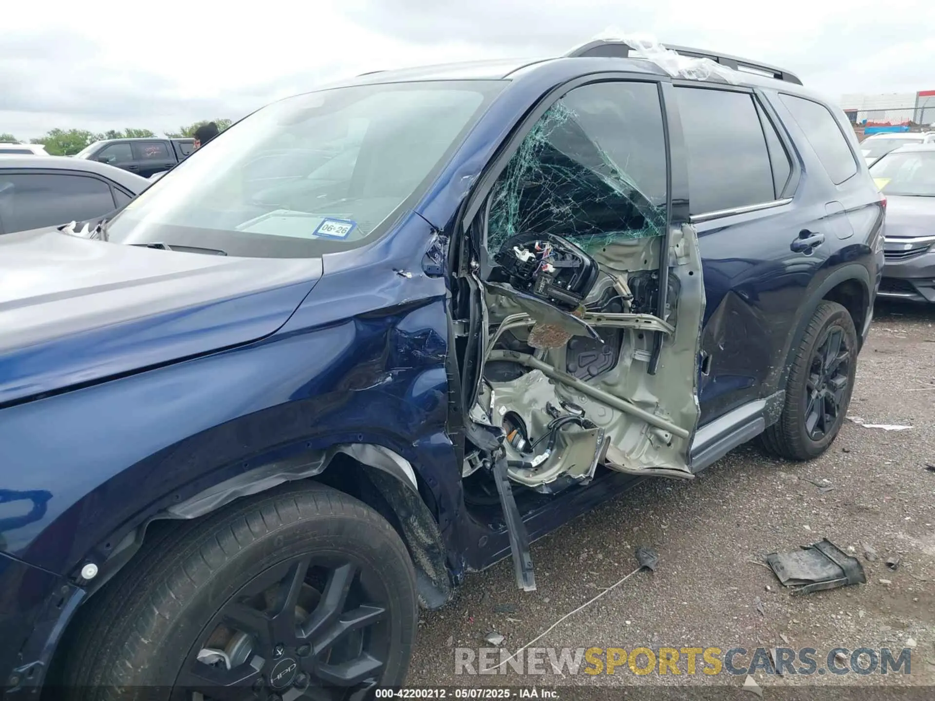 6 Photograph of a damaged car 5FNYG1H87SB025397 HONDA PILOT 2025