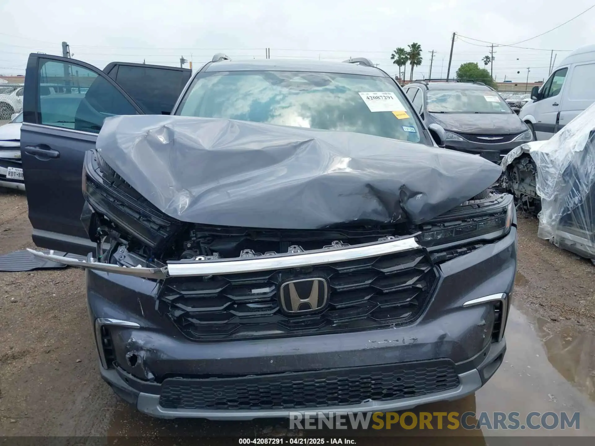 13 Photograph of a damaged car 5FNYG1H88SB070302 HONDA PILOT 2025