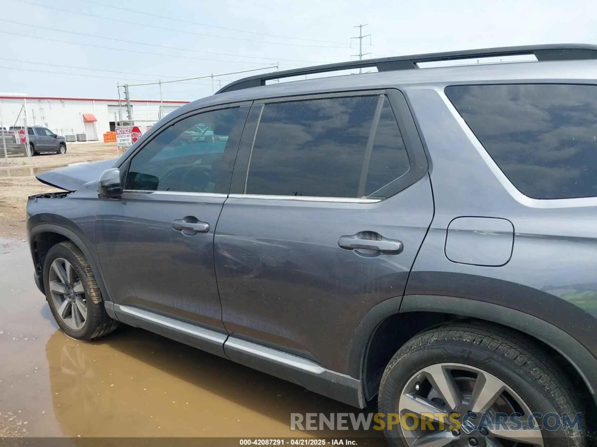 15 Photograph of a damaged car 5FNYG1H88SB070302 HONDA PILOT 2025