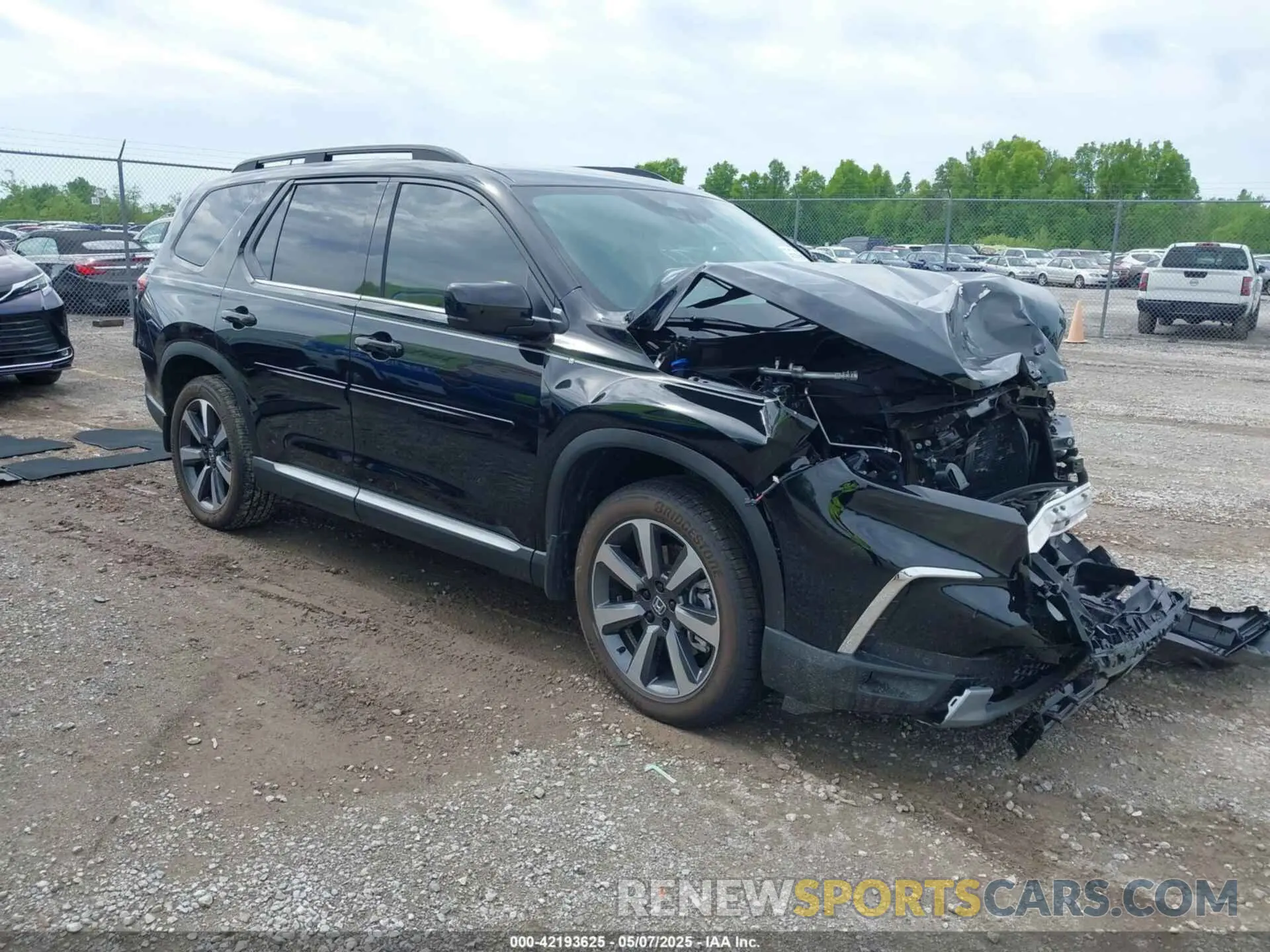 1 Photograph of a damaged car 5FNYG1H8XSB055591 HONDA PILOT 2025