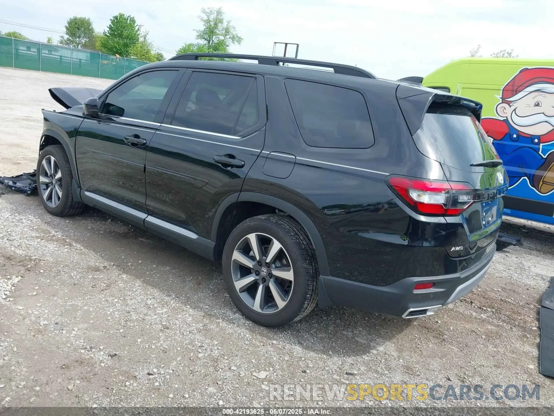 3 Photograph of a damaged car 5FNYG1H8XSB055591 HONDA PILOT 2025