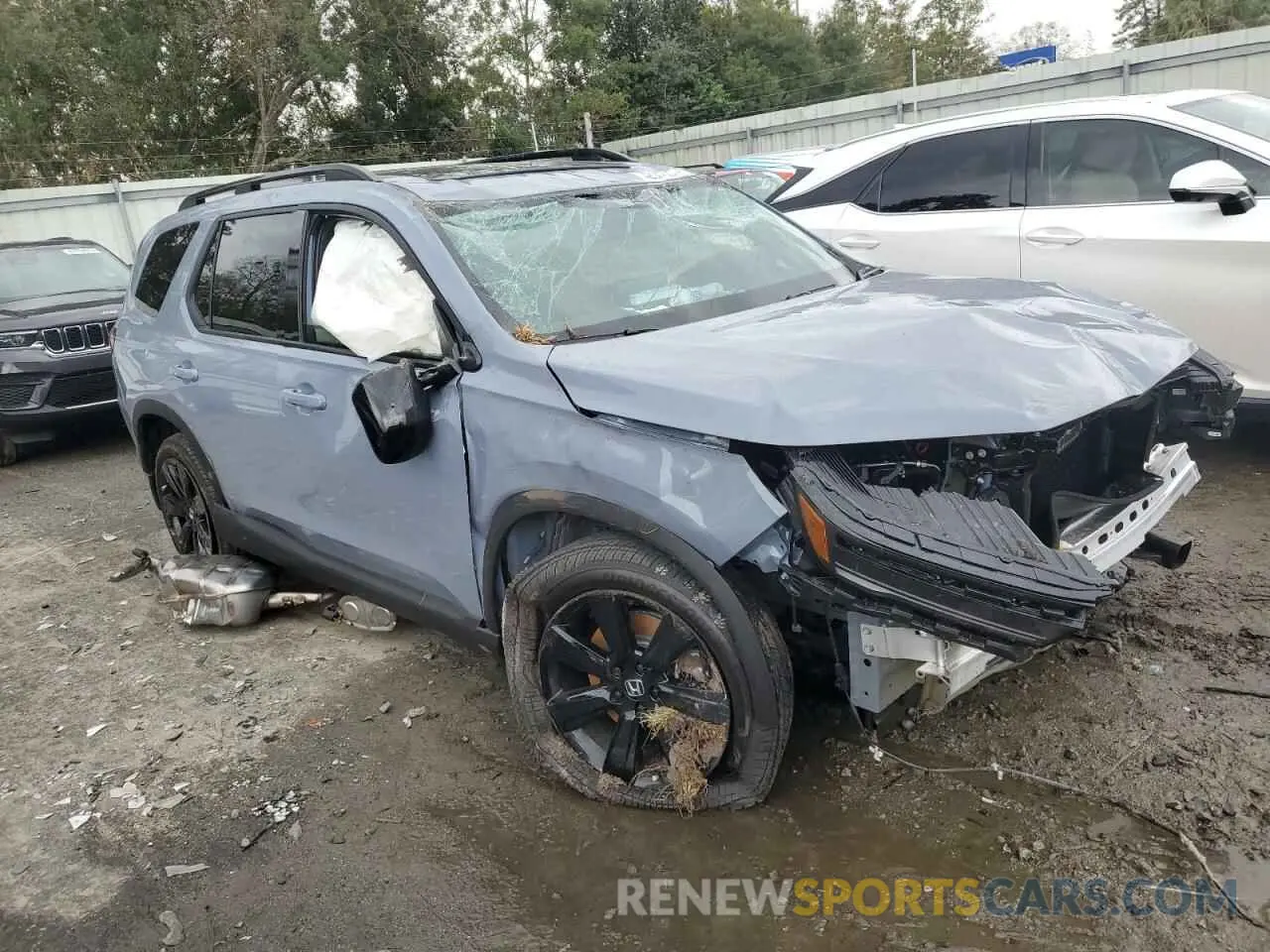 4 Photograph of a damaged car 5FNYG1H90SB083215 HONDA PILOT 2025