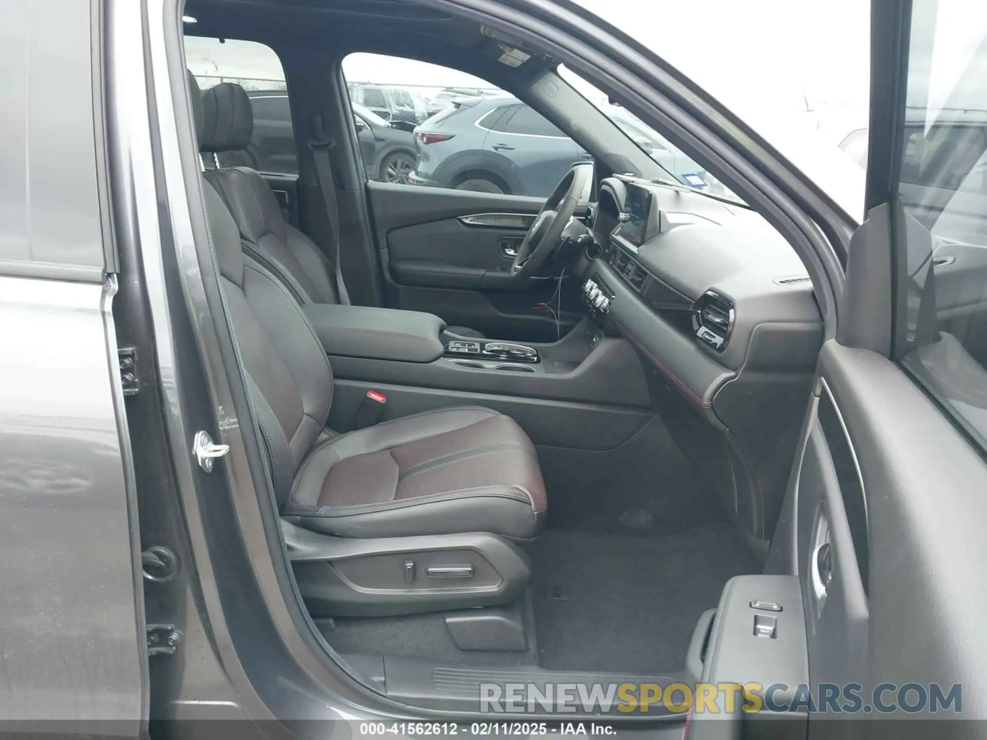 5 Photograph of a damaged car 5FNYG1H95SB040182 HONDA PILOT 2025