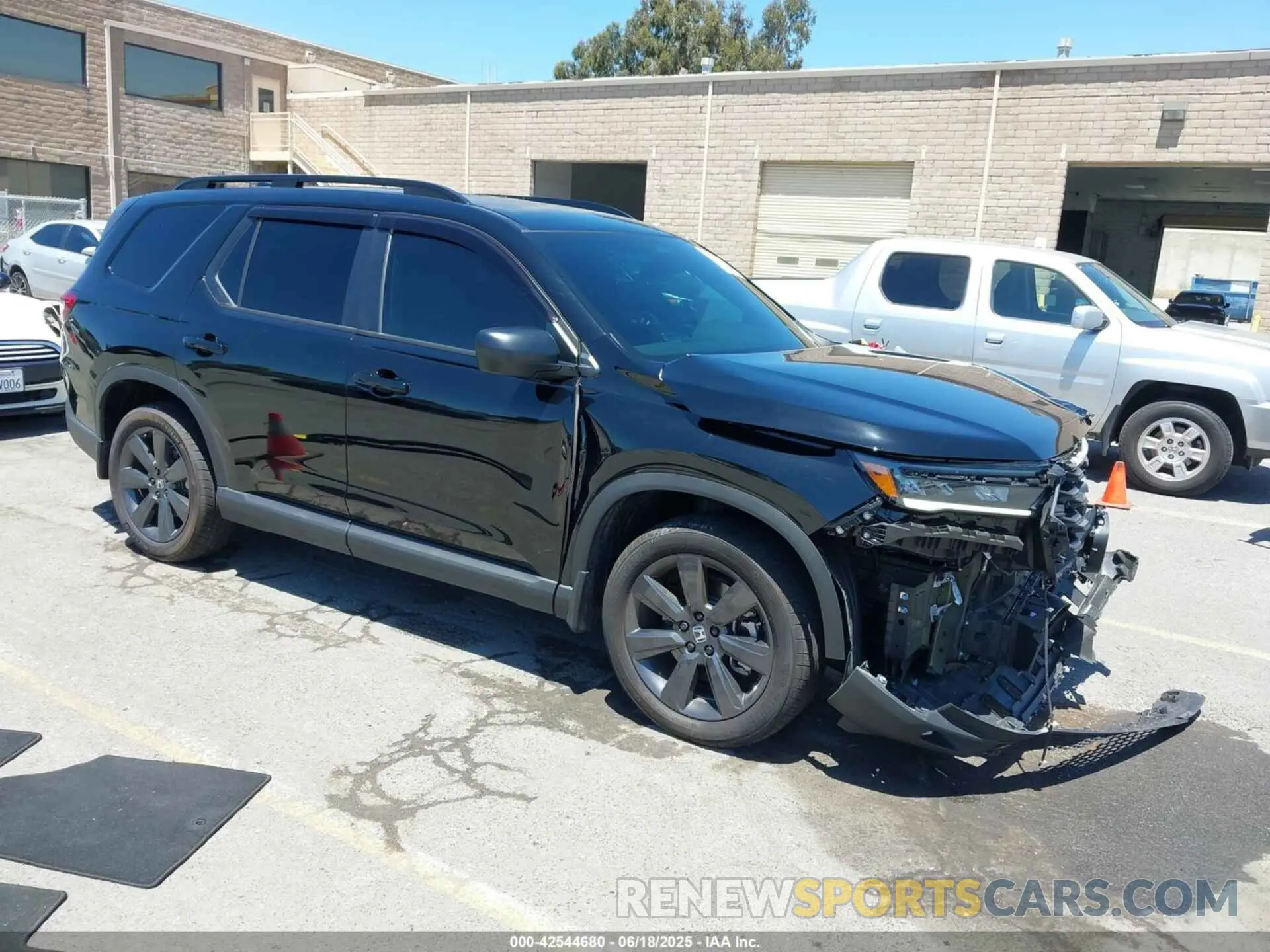 1 Photograph of a damaged car 5FNYG2H30SB008046 HONDA PILOT 2025