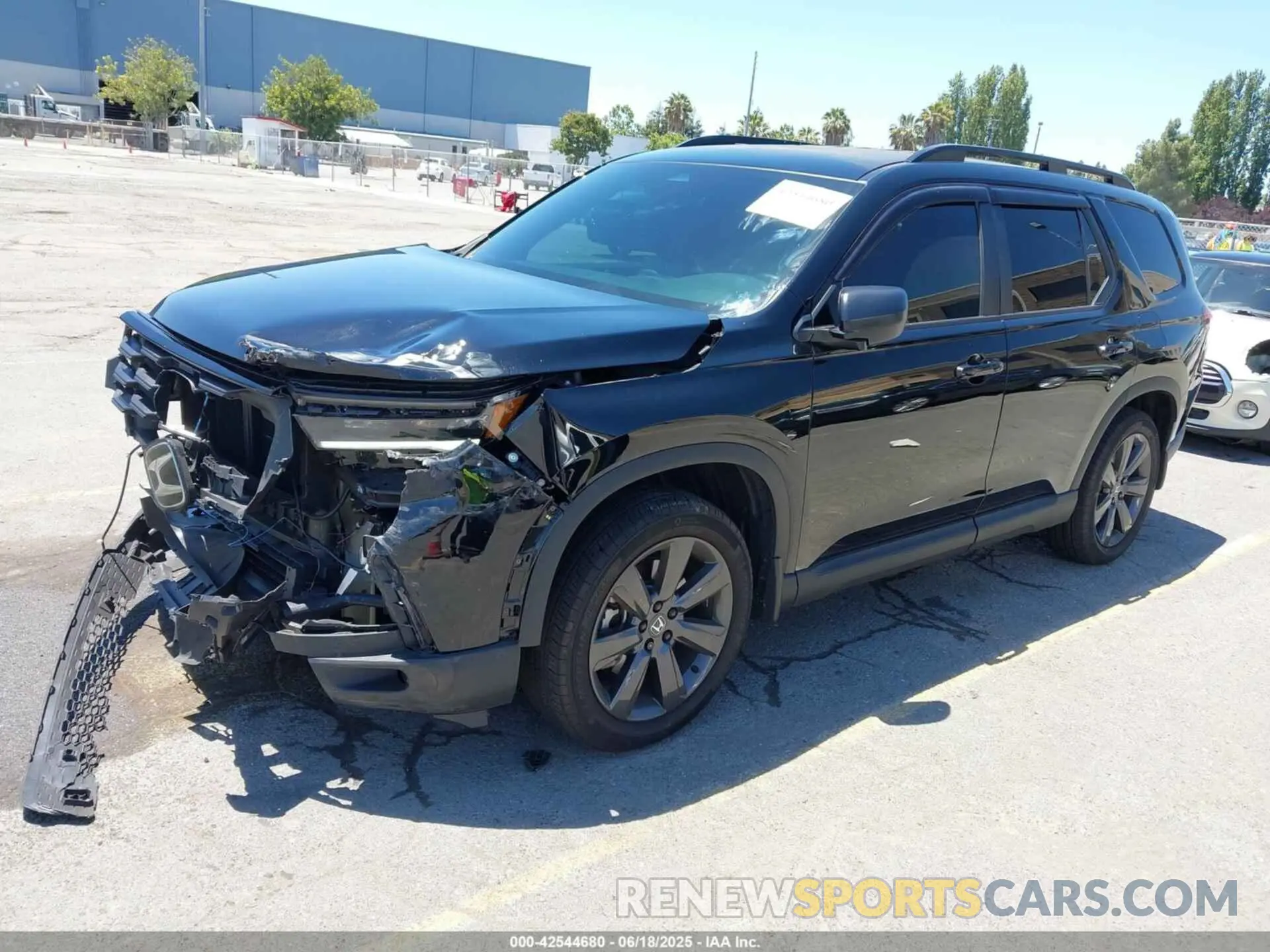 2 Photograph of a damaged car 5FNYG2H30SB008046 HONDA PILOT 2025