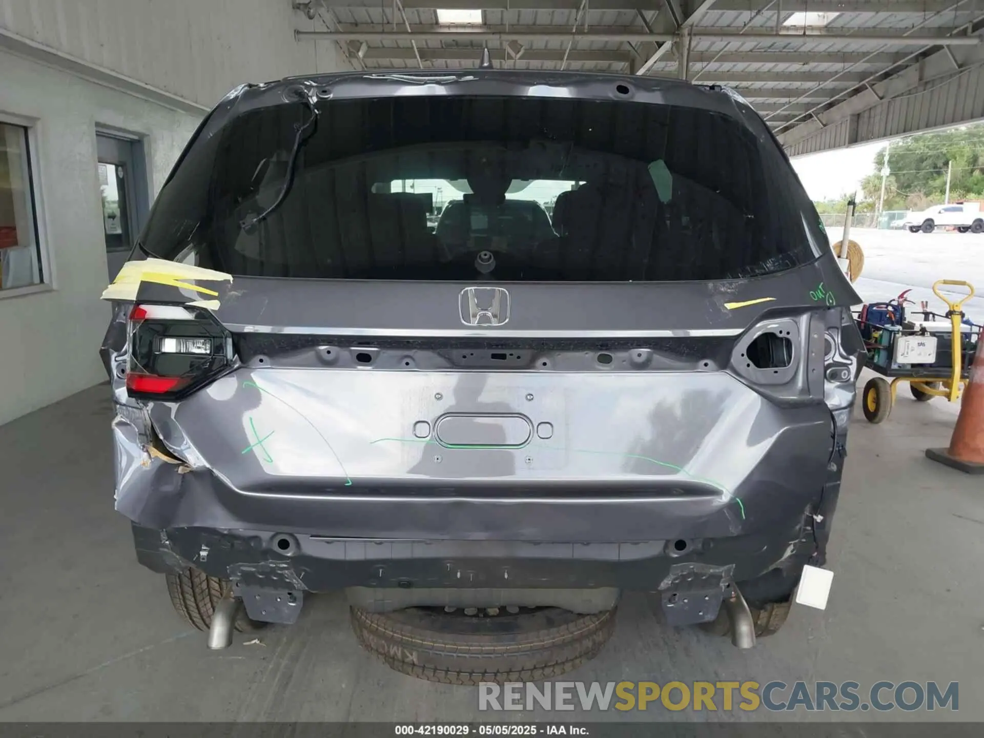 17 Photograph of a damaged car 5FNYG2H40SB019525 HONDA PILOT 2025
