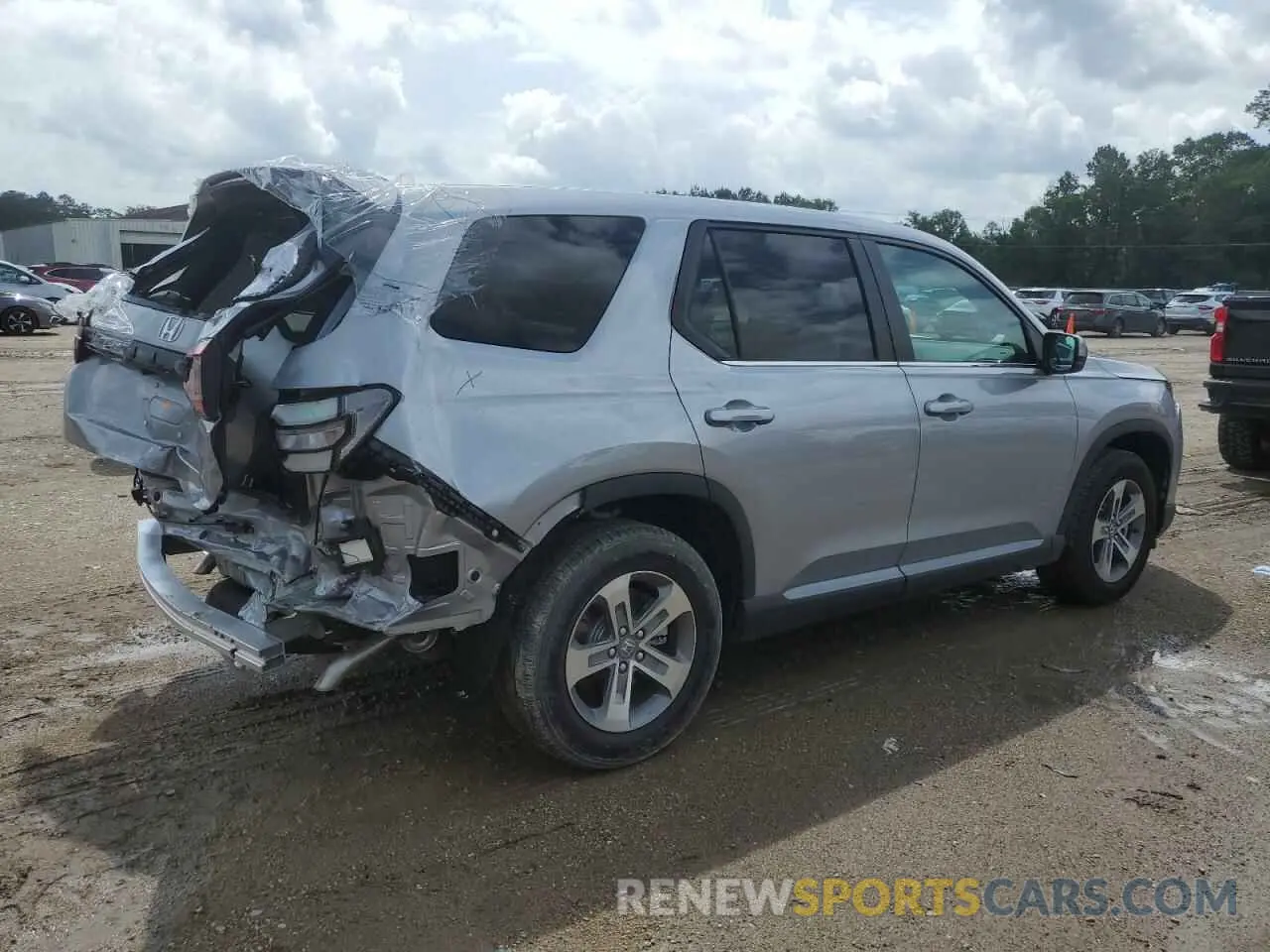 3 Photograph of a damaged car 5FNYG2H41SB023468 HONDA PILOT 2025