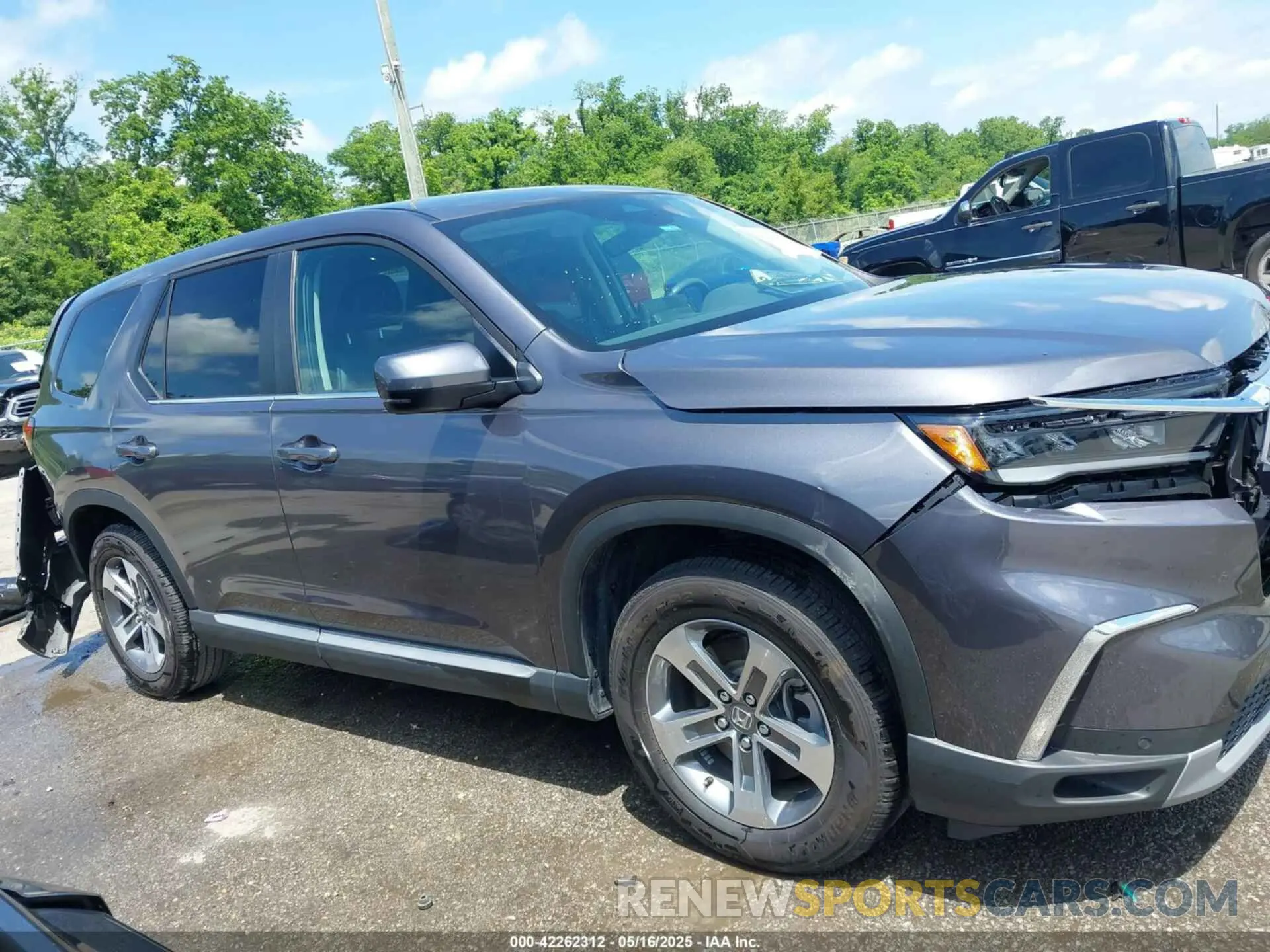 13 Photograph of a damaged car 5FNYG2H43SB010172 HONDA PILOT 2025