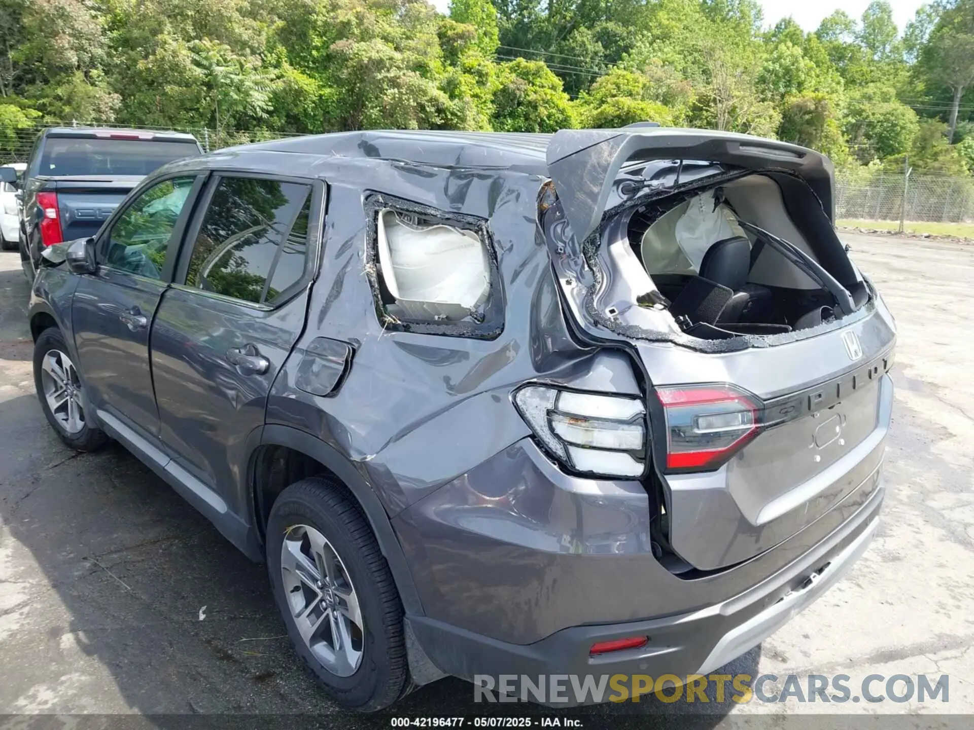 6 Photograph of a damaged car 5FNYG2H49SB014386 HONDA PILOT 2025