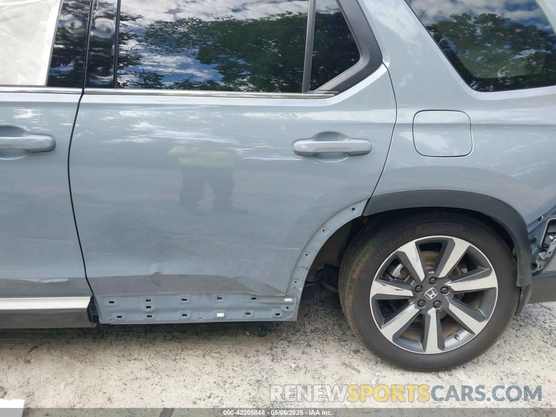 6 Photograph of a damaged car 5FNYG2H70SB011614 HONDA PILOT 2025