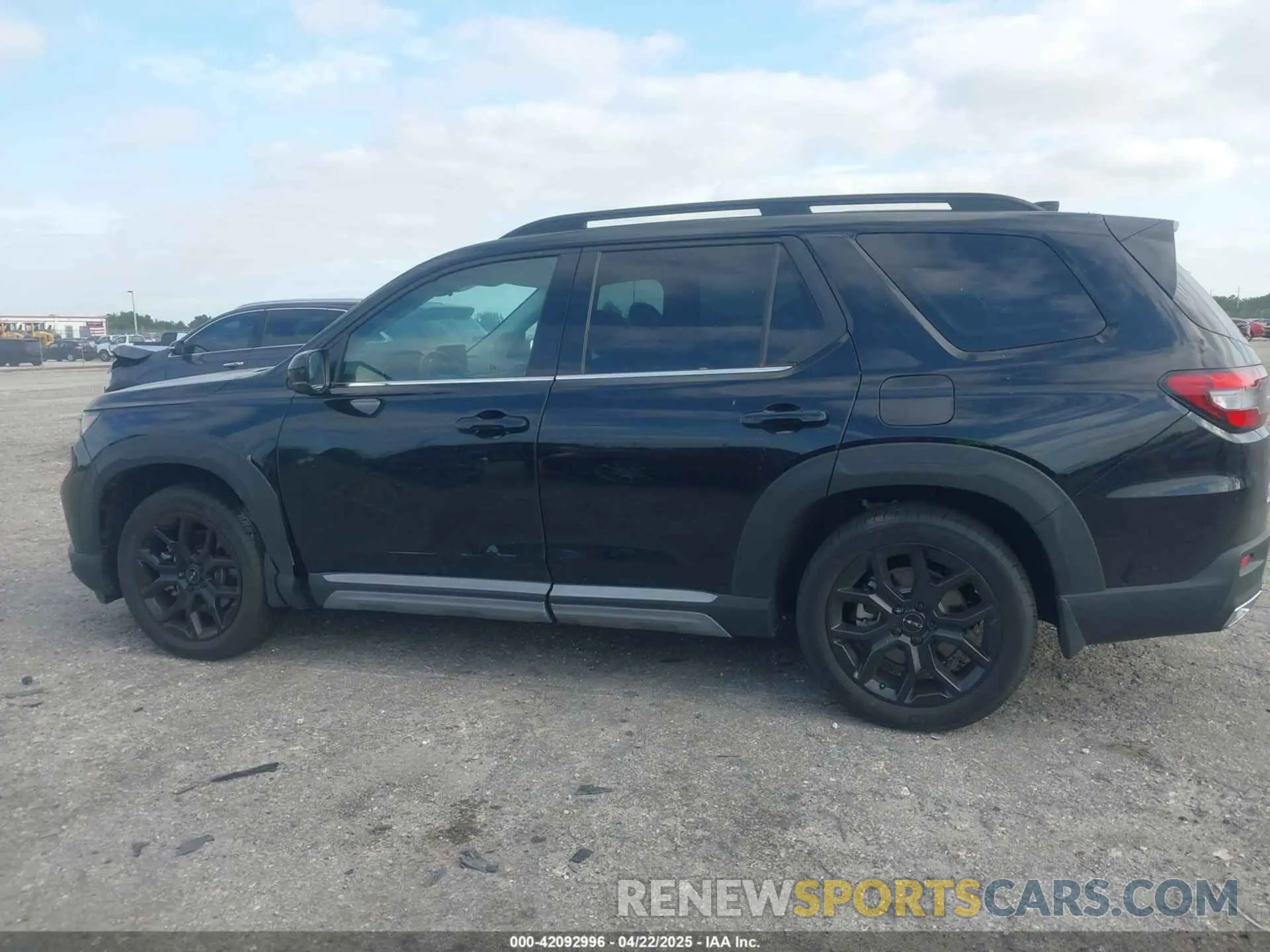 13 Photograph of a damaged car 5FNYG2H73SB011882 HONDA PILOT 2025