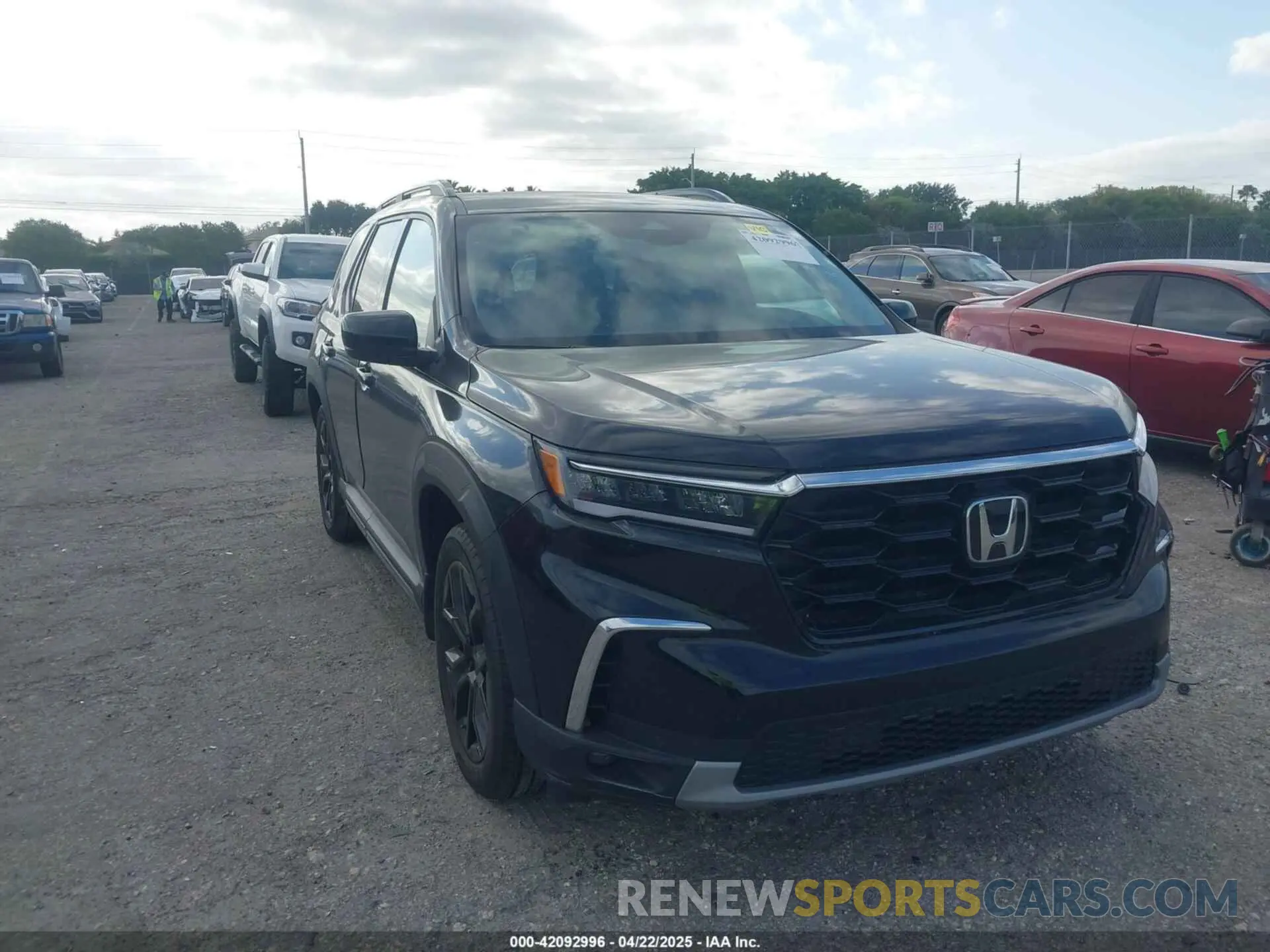 17 Photograph of a damaged car 5FNYG2H73SB011882 HONDA PILOT 2025
