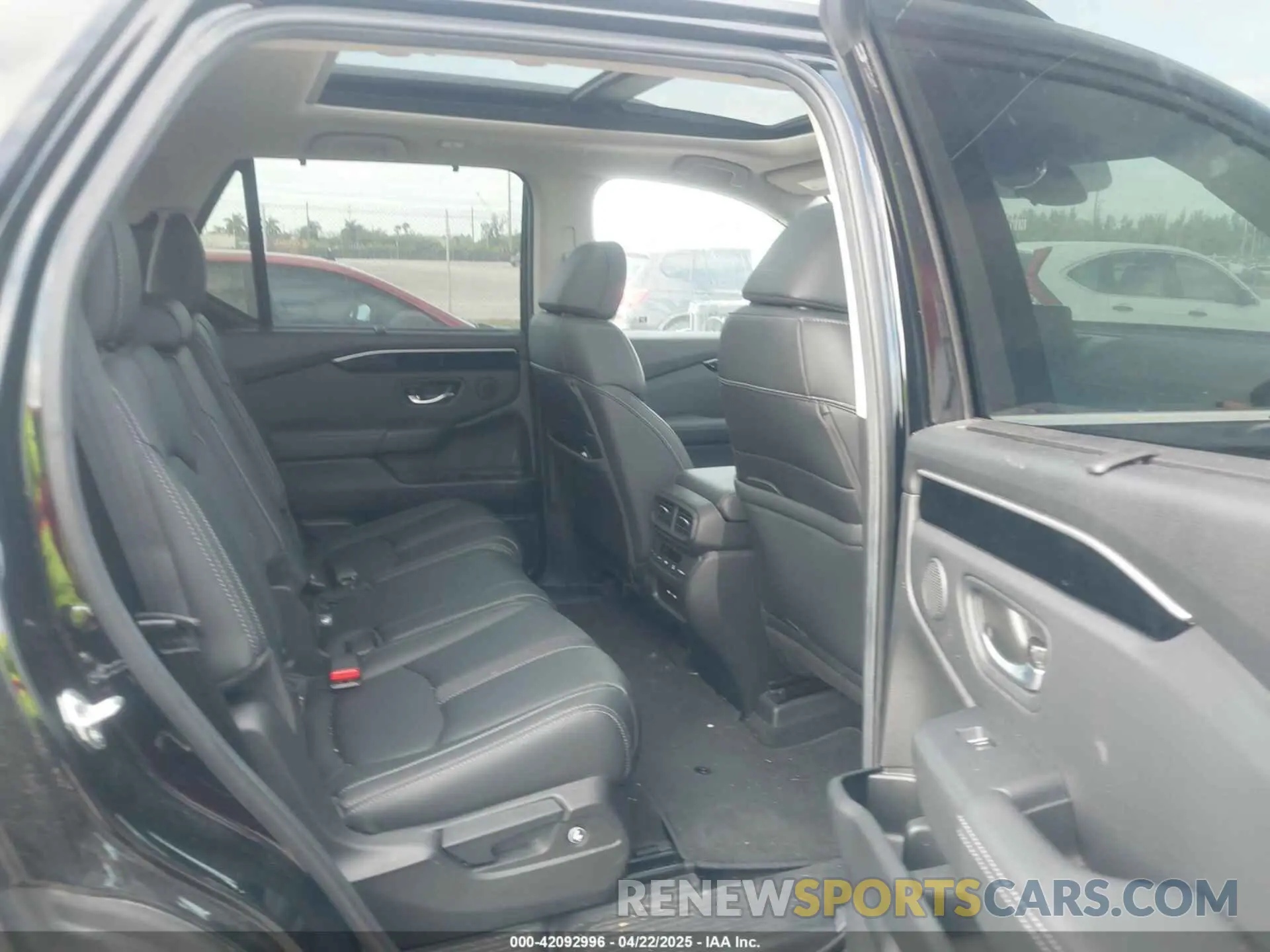8 Photograph of a damaged car 5FNYG2H73SB011882 HONDA PILOT 2025