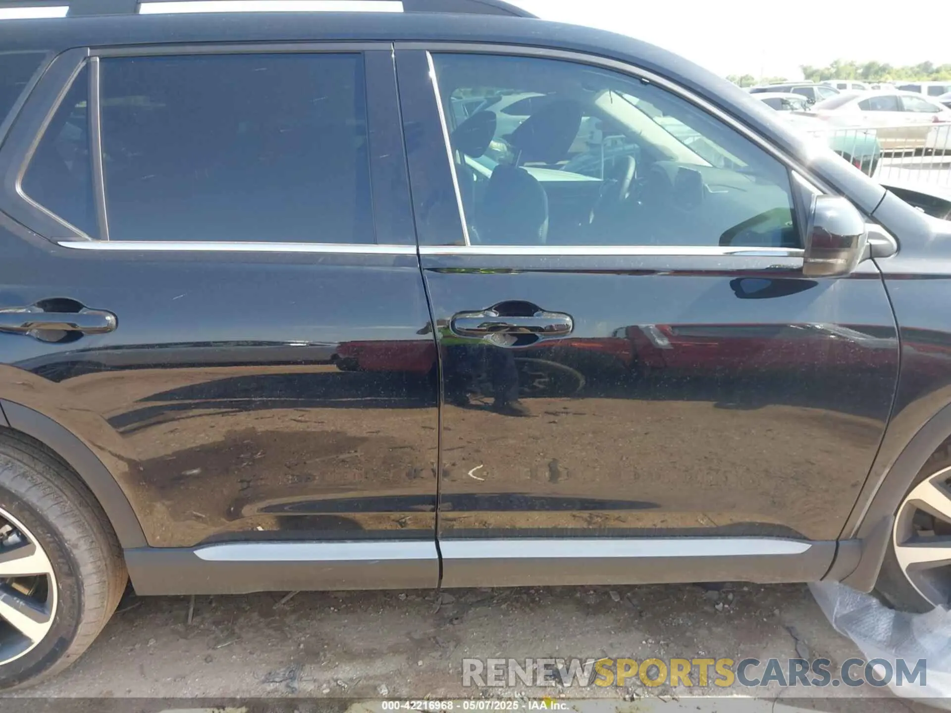 13 Photograph of a damaged car 5FNYG2H75SB025380 HONDA PILOT 2025