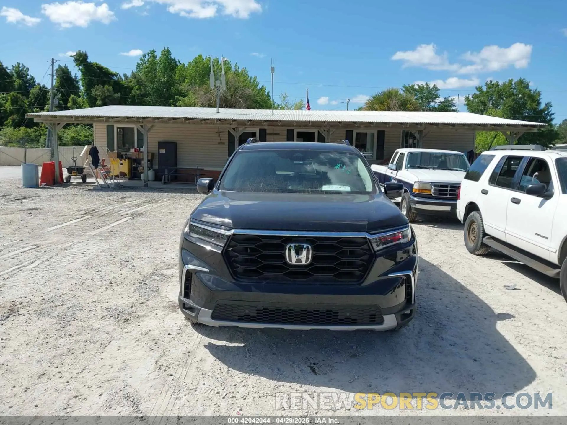 13 Photograph of a damaged car 5FNYG2H77SB007947 HONDA PILOT 2025