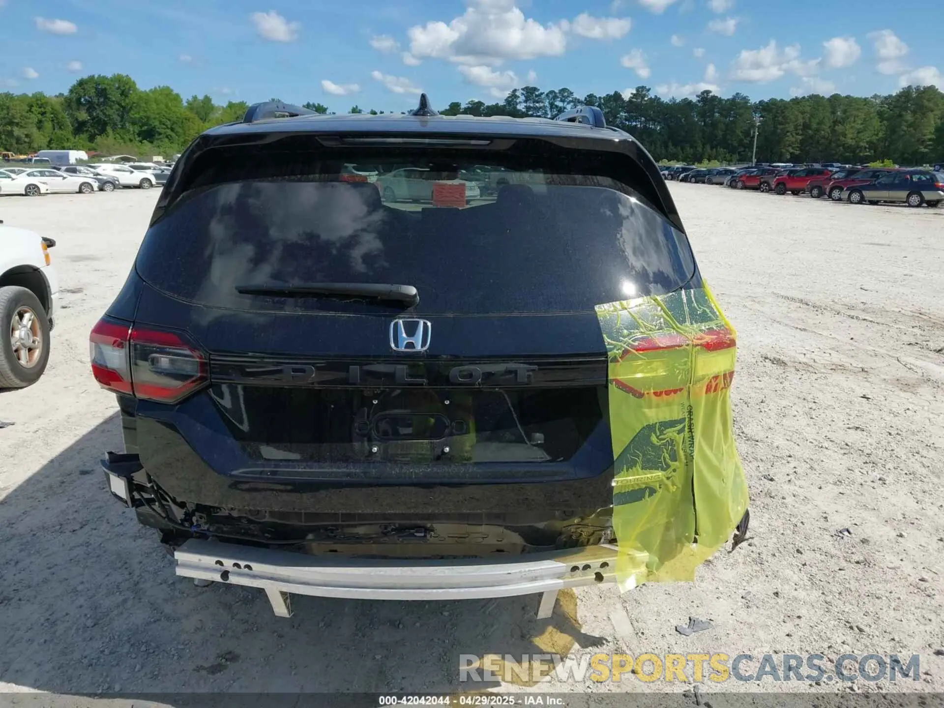 17 Photograph of a damaged car 5FNYG2H77SB007947 HONDA PILOT 2025