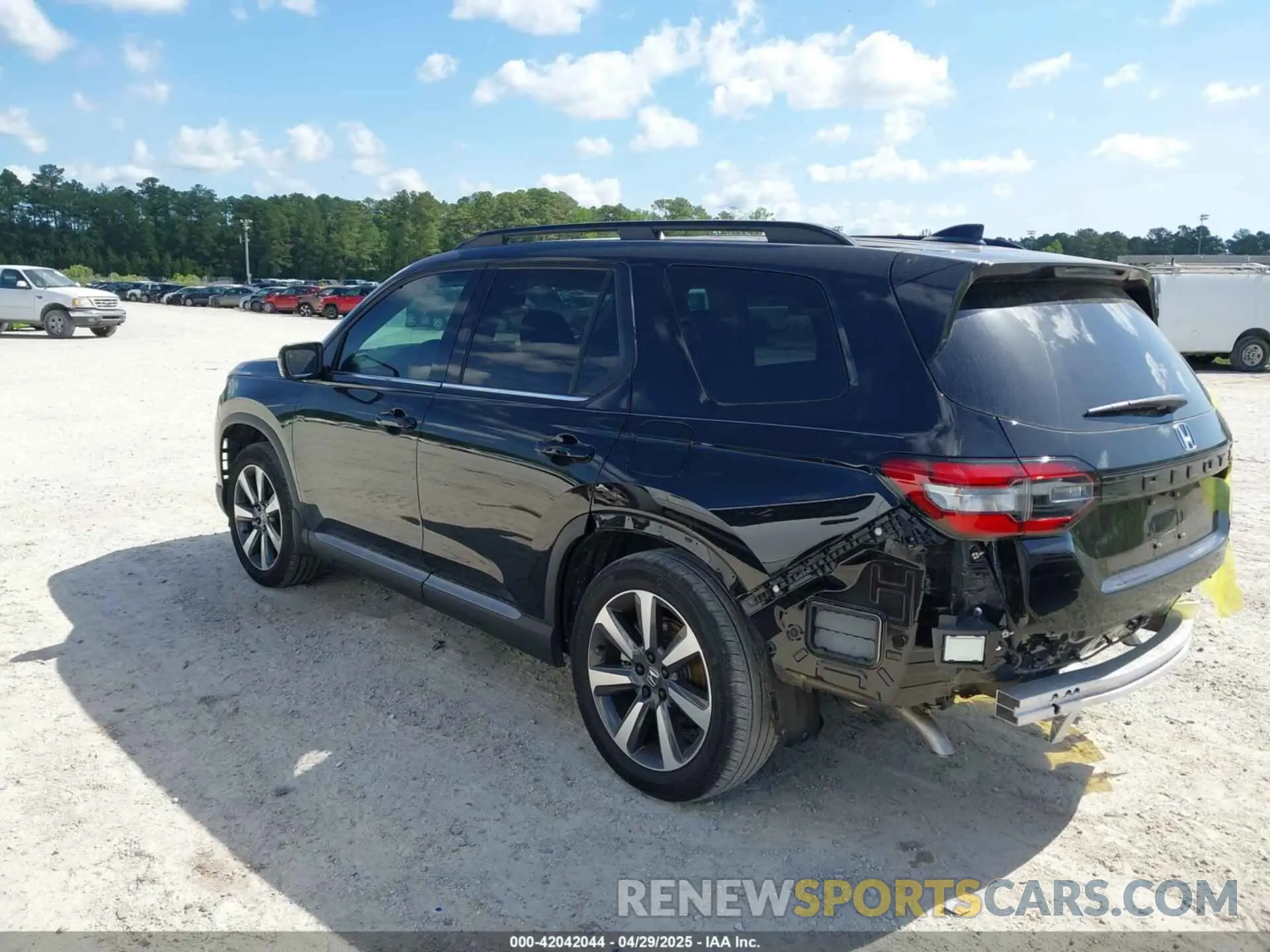 3 Photograph of a damaged car 5FNYG2H77SB007947 HONDA PILOT 2025