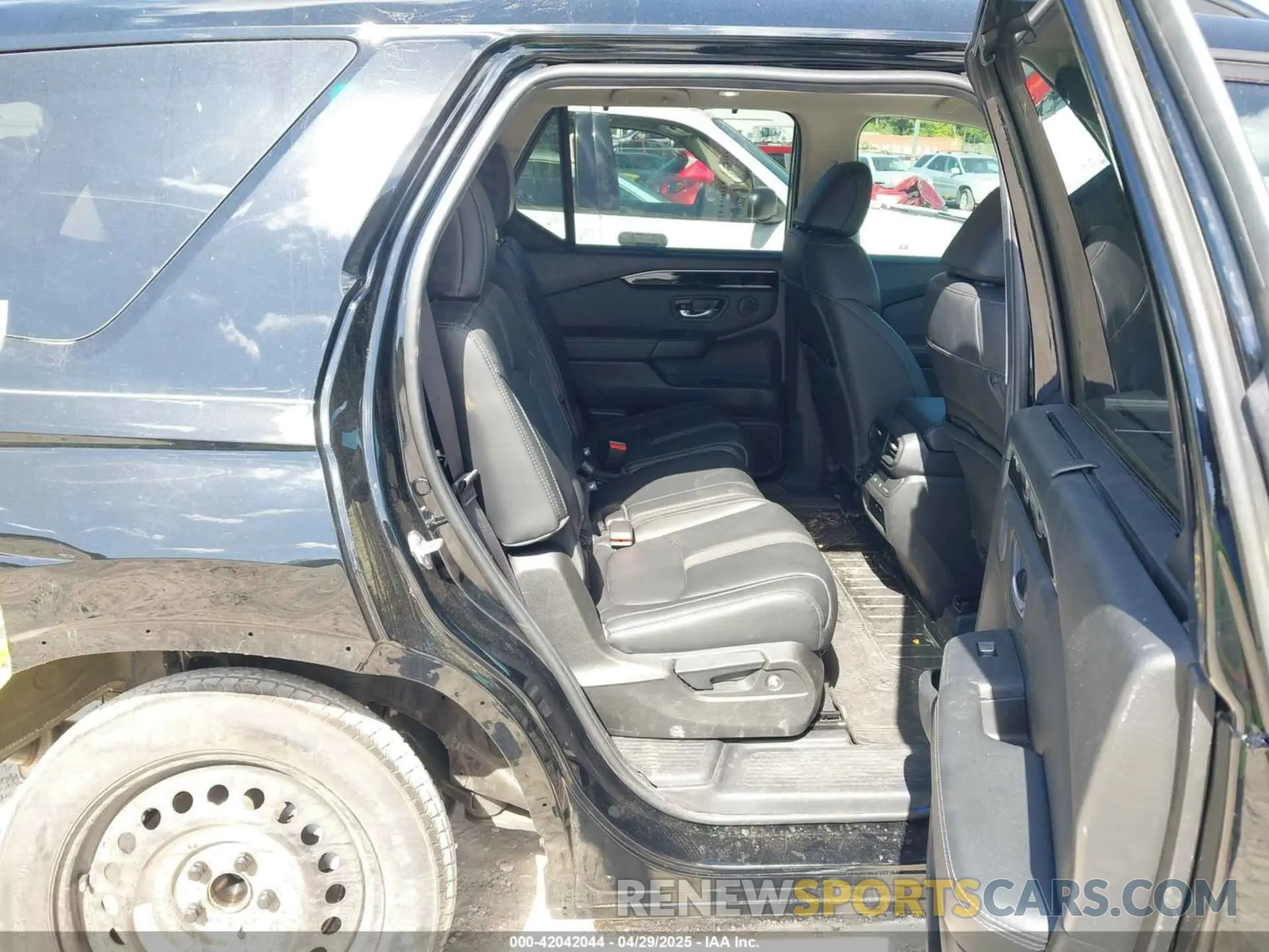 8 Photograph of a damaged car 5FNYG2H77SB007947 HONDA PILOT 2025