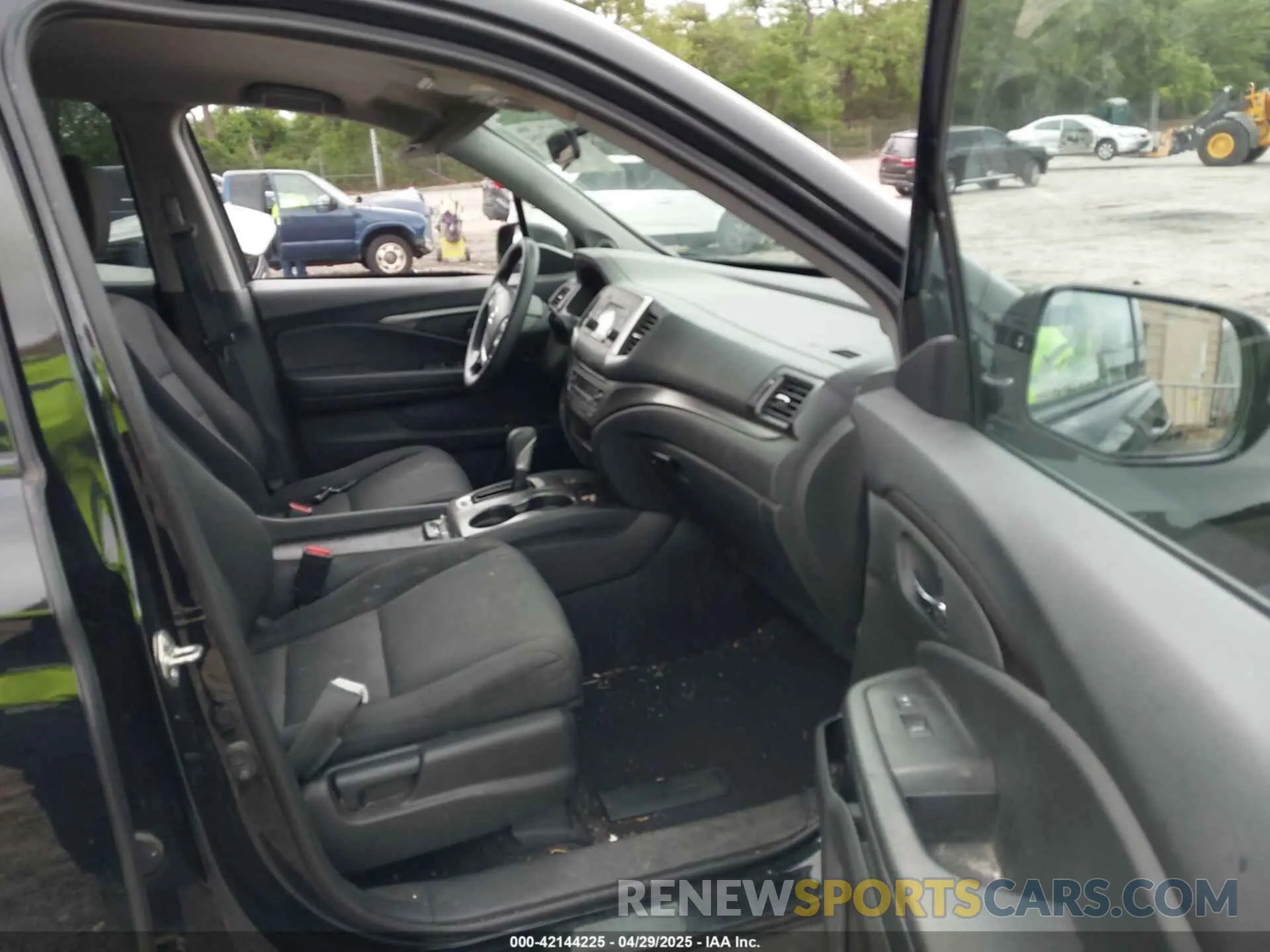 5 Photograph of a damaged car 5FPYK2F10KB008474 HONDA RIDGELINE 2019