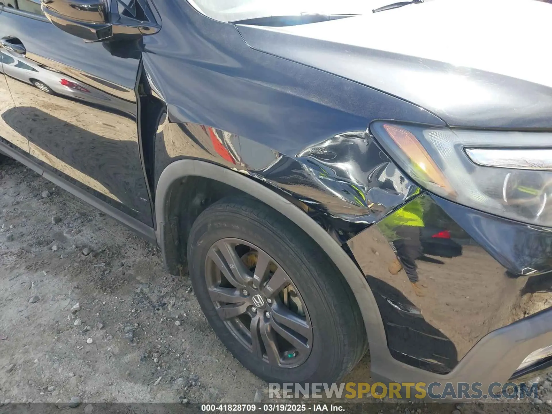 18 Photograph of a damaged car 5FPYK2F12KB007990 HONDA RIDGELINE 2019