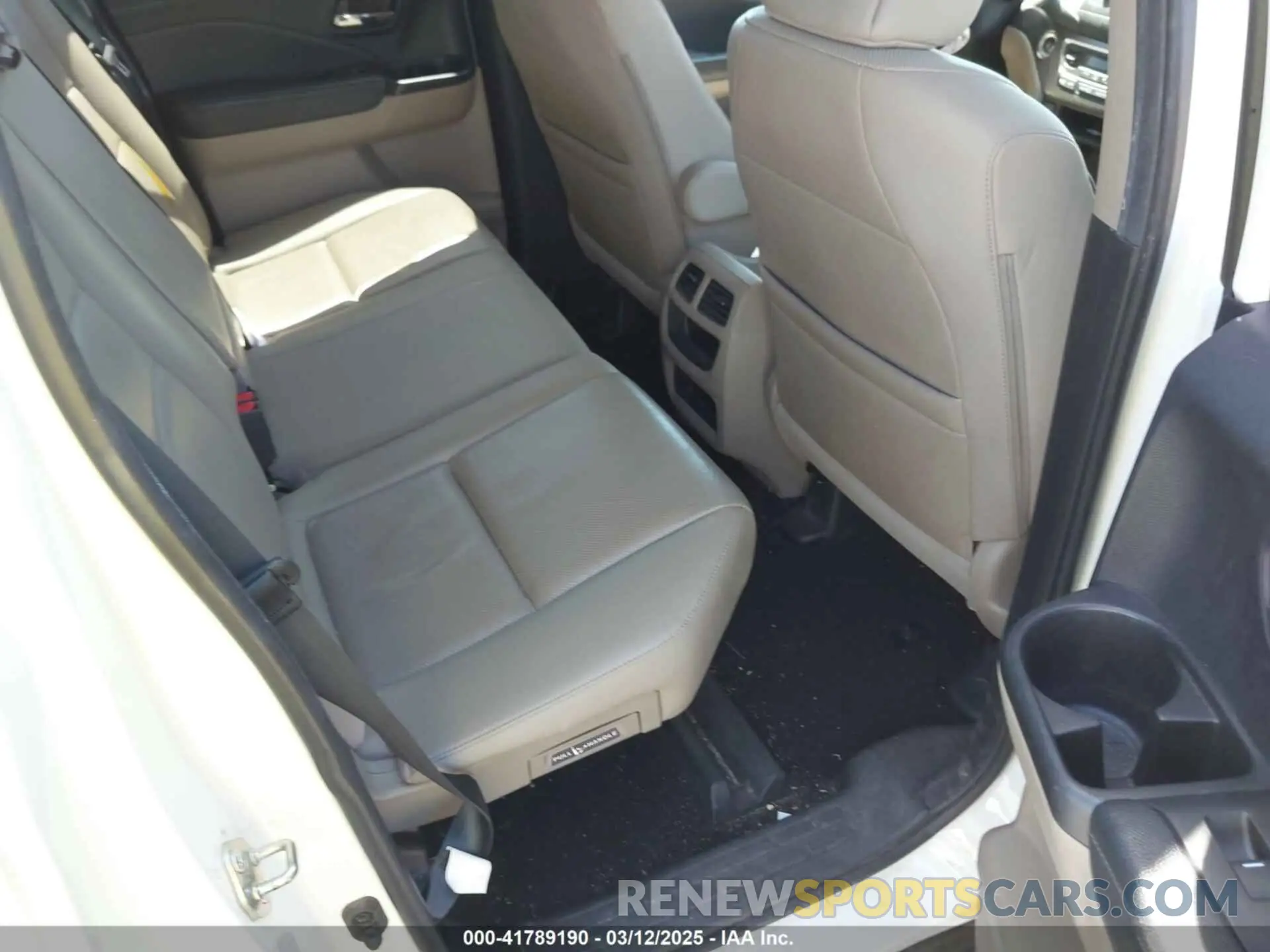 8 Photograph of a damaged car 5FPYK2F52KB004624 HONDA RIDGELINE 2019
