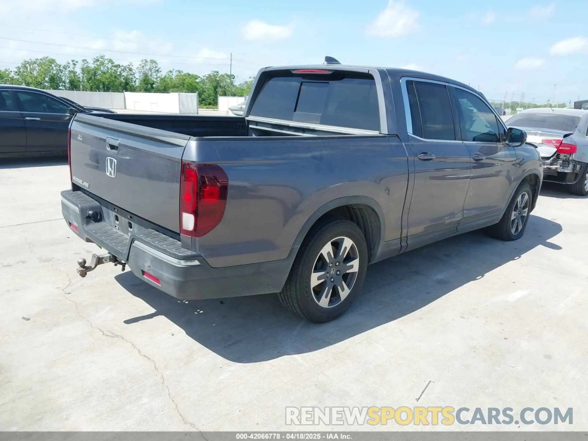 4 Photograph of a damaged car 5FPYK2F59KB004653 HONDA RIDGELINE 2019