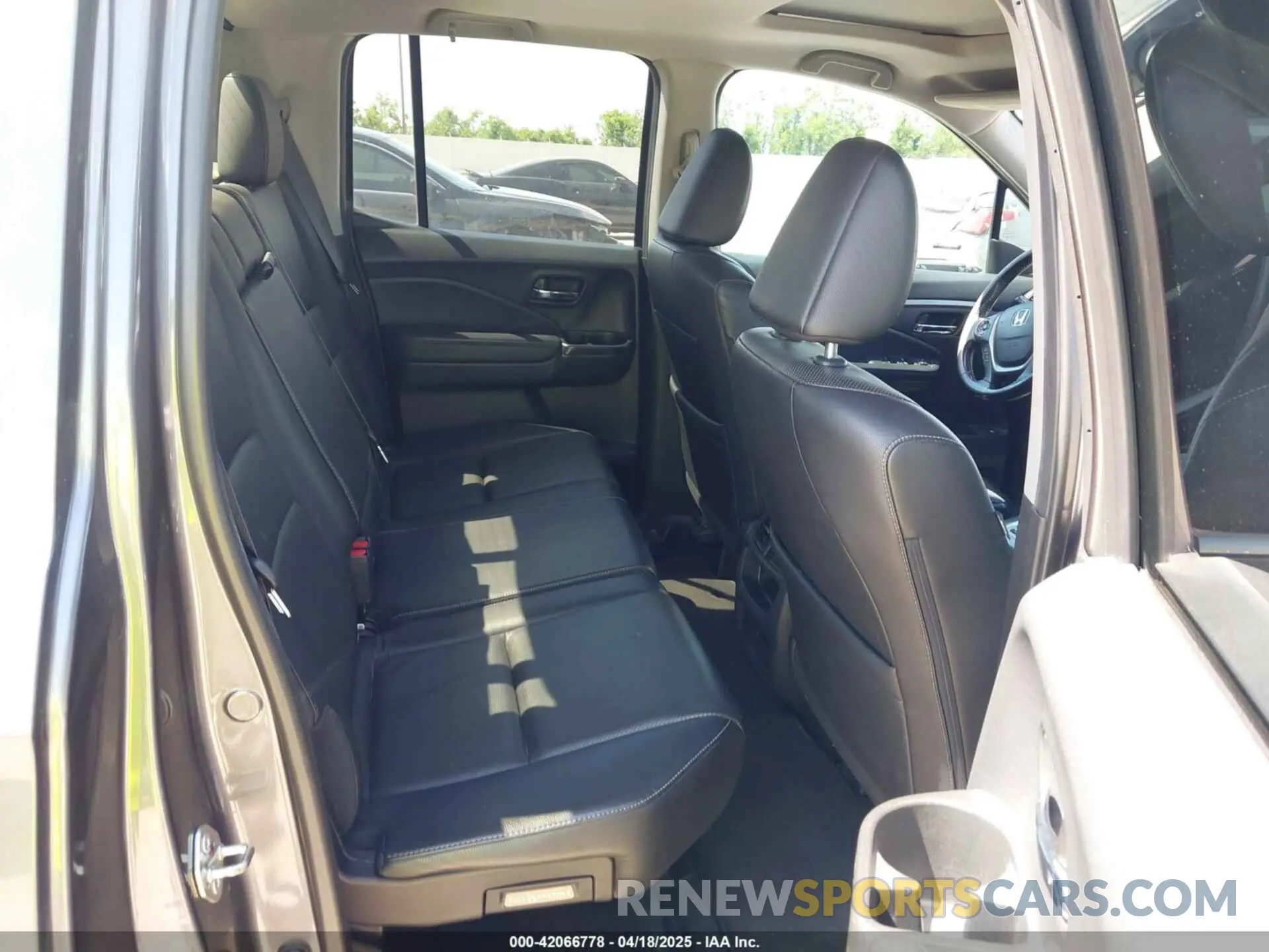 8 Photograph of a damaged car 5FPYK2F59KB004653 HONDA RIDGELINE 2019